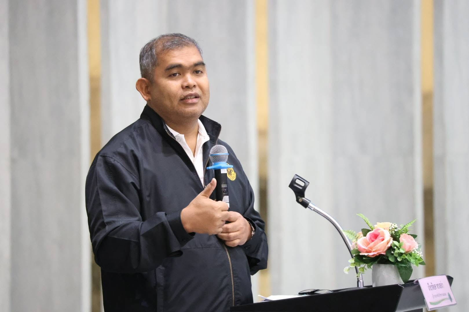 title - สพท. ร่วมรับมอบกรอบการดำเนินงานปี 2570 พร้อมอัปเดตกฎหมายปฏิรูปที่ดิน ปิดฉากสัมมนาประจำปี ส.ป.ก.