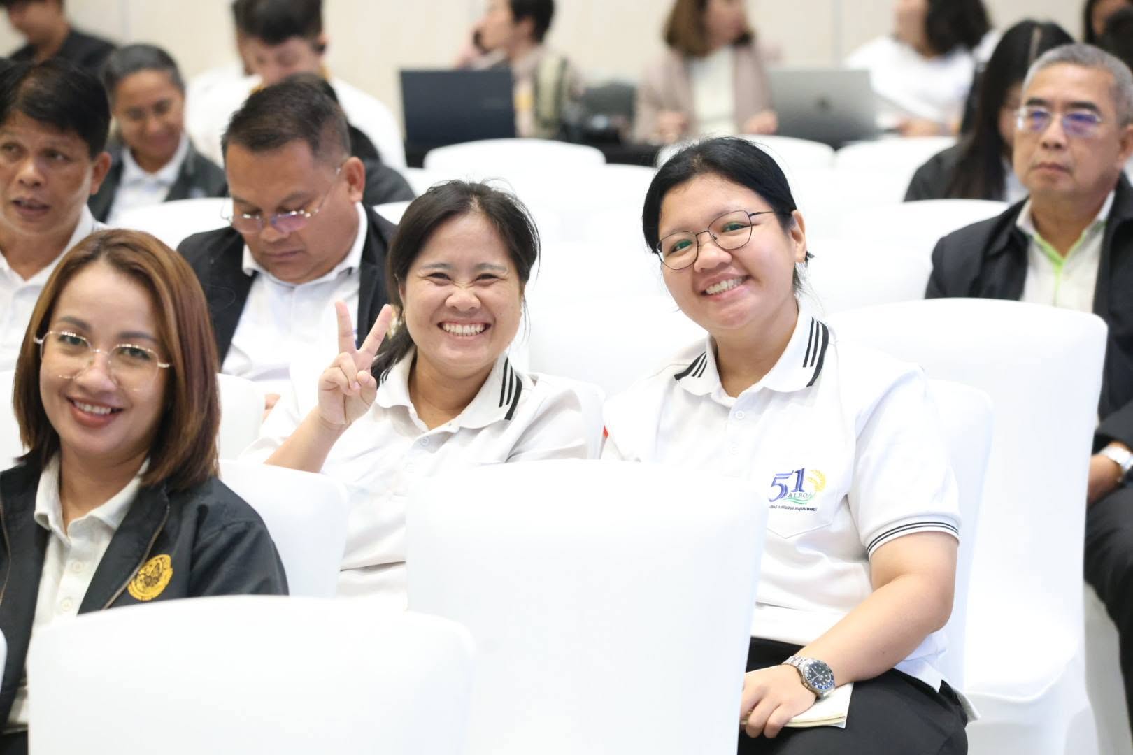 title - สพท. ร่วมรับมอบกรอบการดำเนินงานปี 2570 พร้อมอัปเดตกฎหมายปฏิรูปที่ดิน ปิดฉากสัมมนาประจำปี ส.ป.ก.