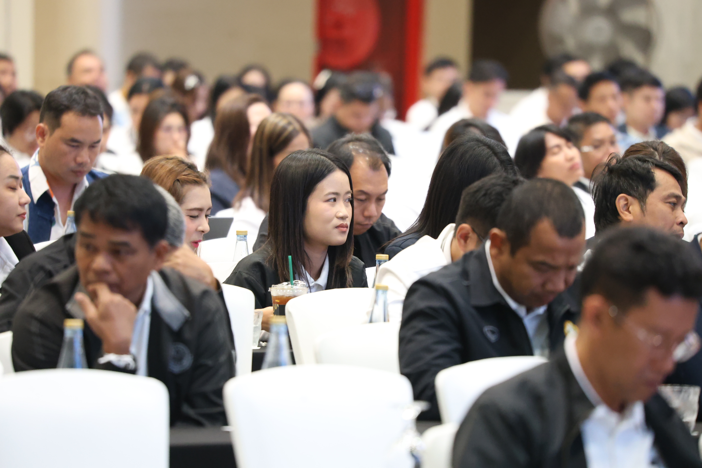 title - สพท. ร่วมรับมอบกรอบการดำเนินงานปี 2570 พร้อมอัปเดตกฎหมายปฏิรูปที่ดิน ปิดฉากสัมมนาประจำปี ส.ป.ก.