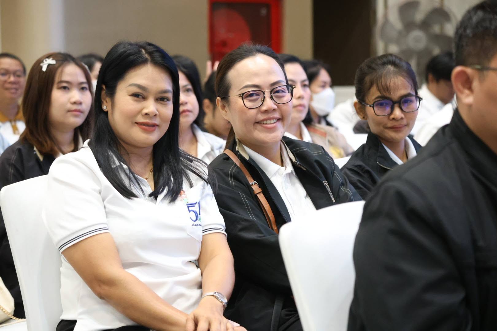 title - สพท. ร่วมรับมอบกรอบการดำเนินงานปี 2570 พร้อมอัปเดตกฎหมายปฏิรูปที่ดิน ปิดฉากสัมมนาประจำปี ส.ป.ก.
