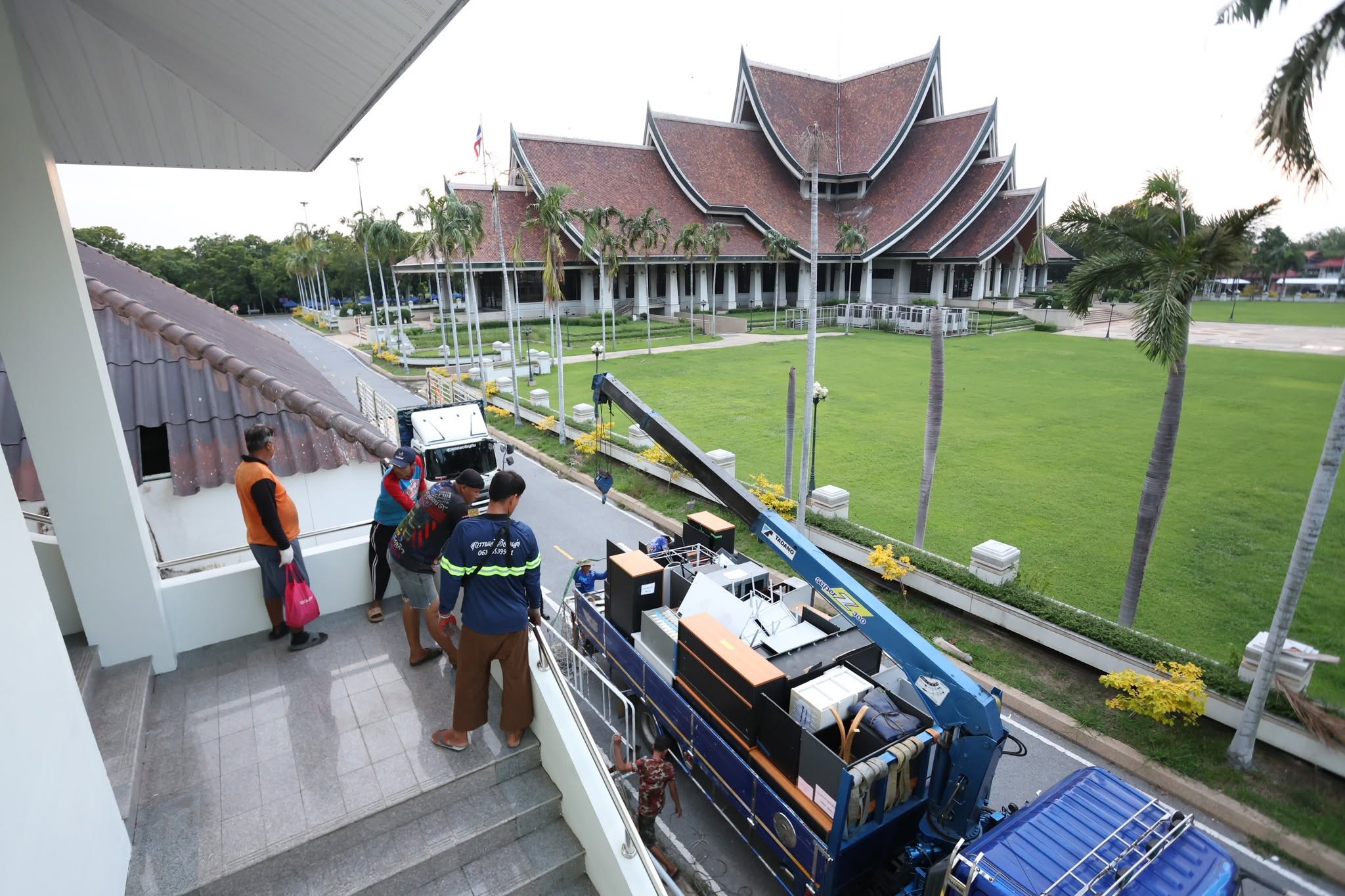 title - สพท. เคลื่อนย้ายครุภัณฑ์ชุดที่สอง เตรียมพร้อมปฏิบัติงาน ศพส. บางไทร