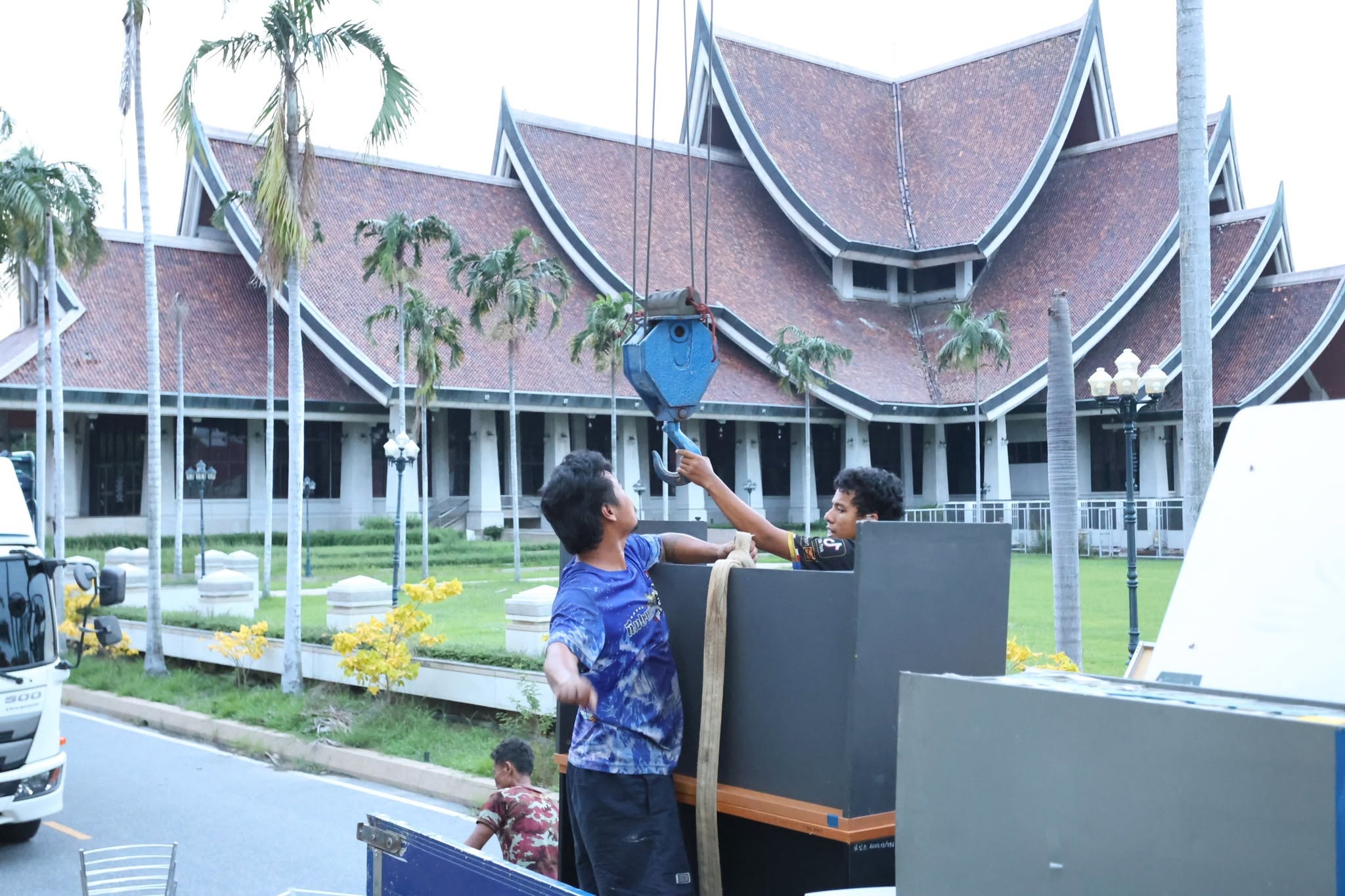 title - สพท. เคลื่อนย้ายครุภัณฑ์ชุดที่สอง เตรียมพร้อมปฏิบัติงาน ศพส. บางไทร