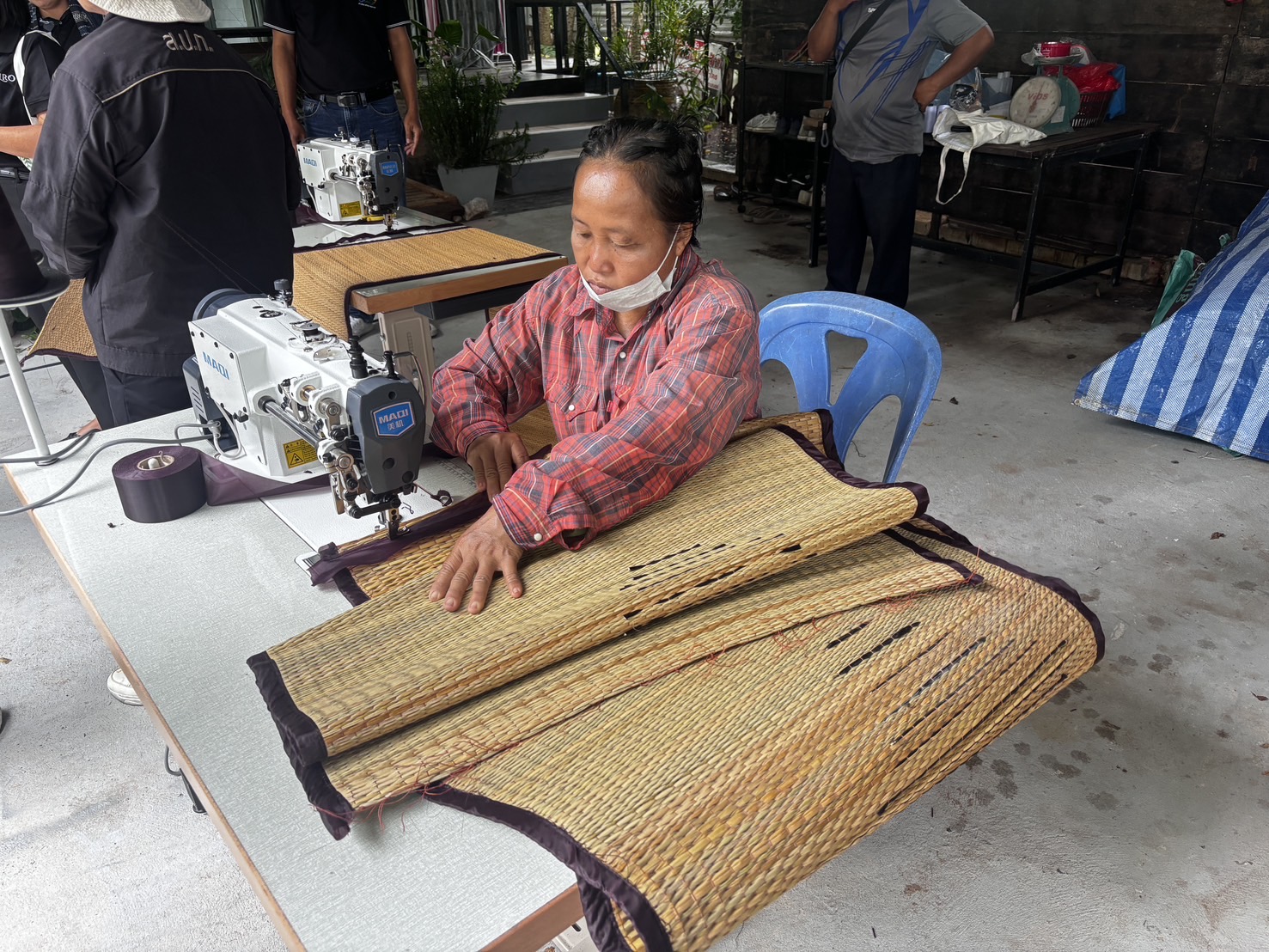 title - สพท. ลงพื้นที่ติดตามงานโครงการพัฒนาธุรกิจชุมชน วิสาหกิจชุมชนกลุ่มทอเสือกกบ้านหนองกุงสวรรค์ จ.มหาสารคาม