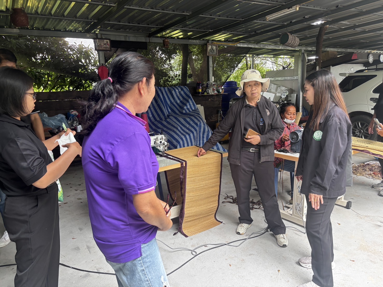 สพท. ลงพื้นที่ติดตามงานโครงการพัฒนาธุรกิจชุมชน วิสาหกิจชุมชนกลุ่มทอเสือกกบ้านหนองกุงสวรรค์ จ.มหาสารคาม (ข่าวแชร์)