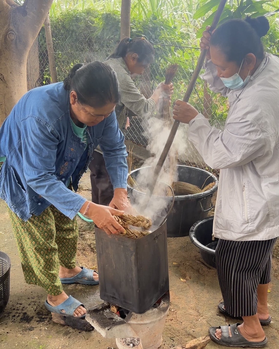 title - สพท. ลงพื้นที่ติดตามงานโครงการพัฒนาธุรกิจชุมชน วิสาหกิจชุมชนกลุ่มทอเสือกกบ้านหนองกุงสวรรค์ จ.มหาสารคาม