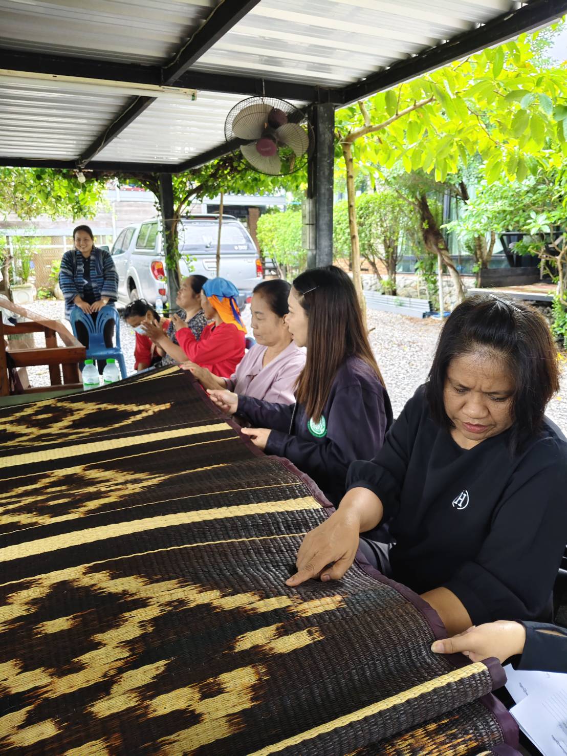 title - สพท. ลงพื้นที่ติดตามงานโครงการพัฒนาธุรกิจชุมชน วิสาหกิจชุมชนกลุ่มทอเสือกกบ้านหนองกุงสวรรค์ จ.มหาสารคาม