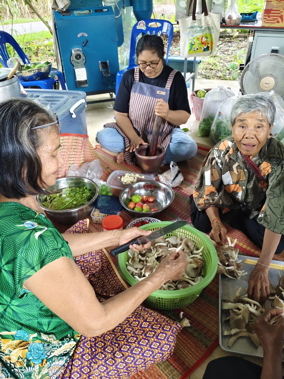 title - สพท. ลงพื้นที่ติดตามงานโครงการพัฒนาธุรกิจชุมชน วิสาหกิจชุมชนแปรรูปข้าวและพืชผลทางการเกษตร อ.จักราช จ.นครราชสีมา