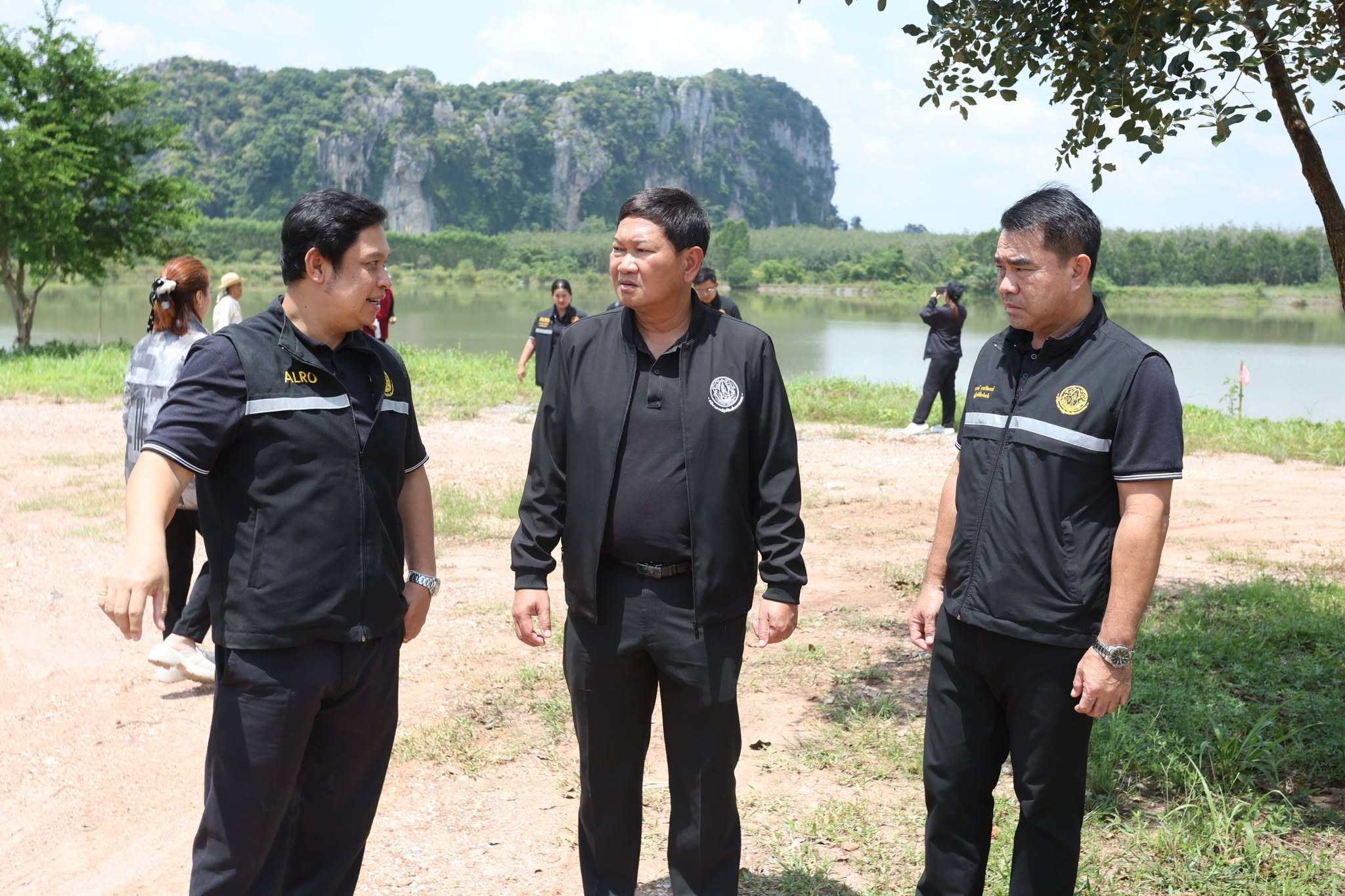 title - สพท. เยี่ยมแปลงเกษตรกร คทช.บ่อทอง รับฟังปัญหาน้ำท่วมและช้างป่ารุกแปลงเกษตรกรรม