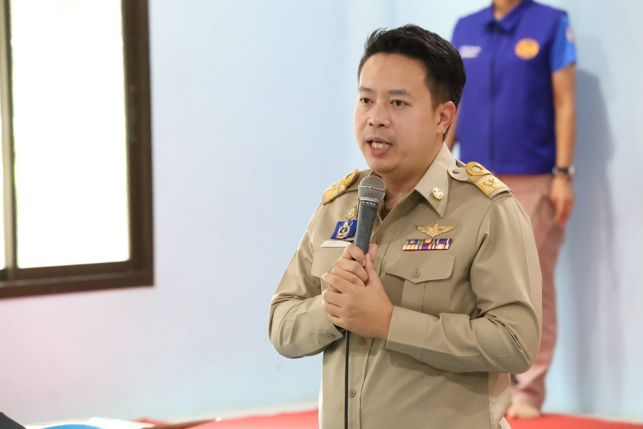 title - ส.ป.ก. มอบถุงยังชีพแก่เกษตรกรในเขตปฏิรูปที่ดิน ต.พลวงทอง ด่านหน้ารับน้ำ จ.ชลบุรี