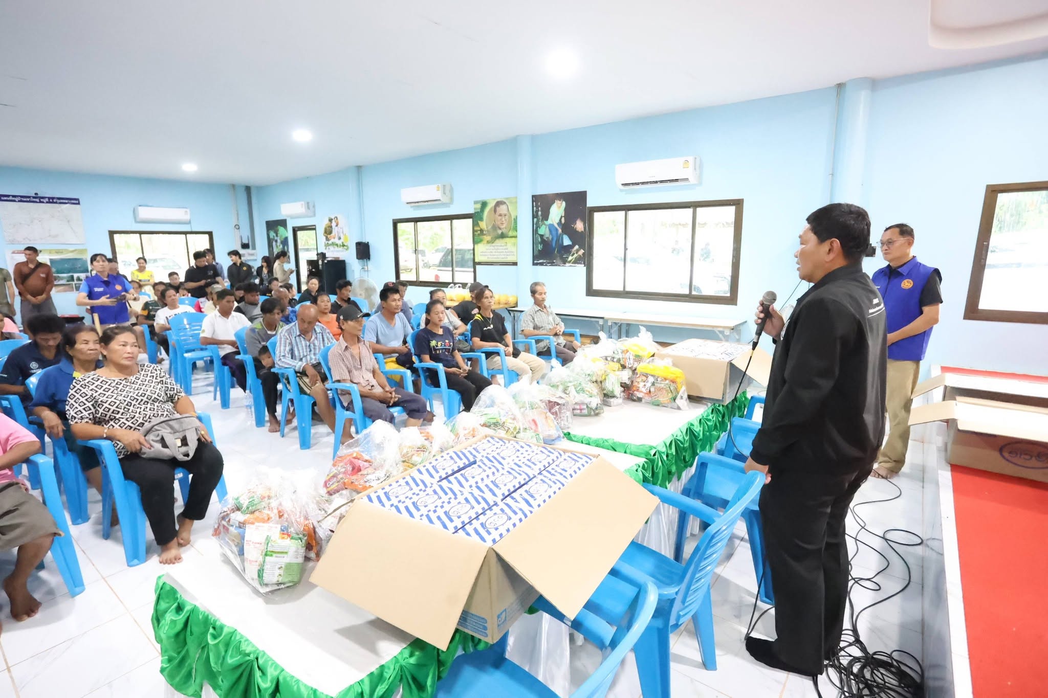 title - ส.ป.ก. มอบถุงยังชีพแก่เกษตรกรในเขตปฏิรูปที่ดิน ต.พลวงทอง ด่านหน้ารับน้ำ จ.ชลบุรี