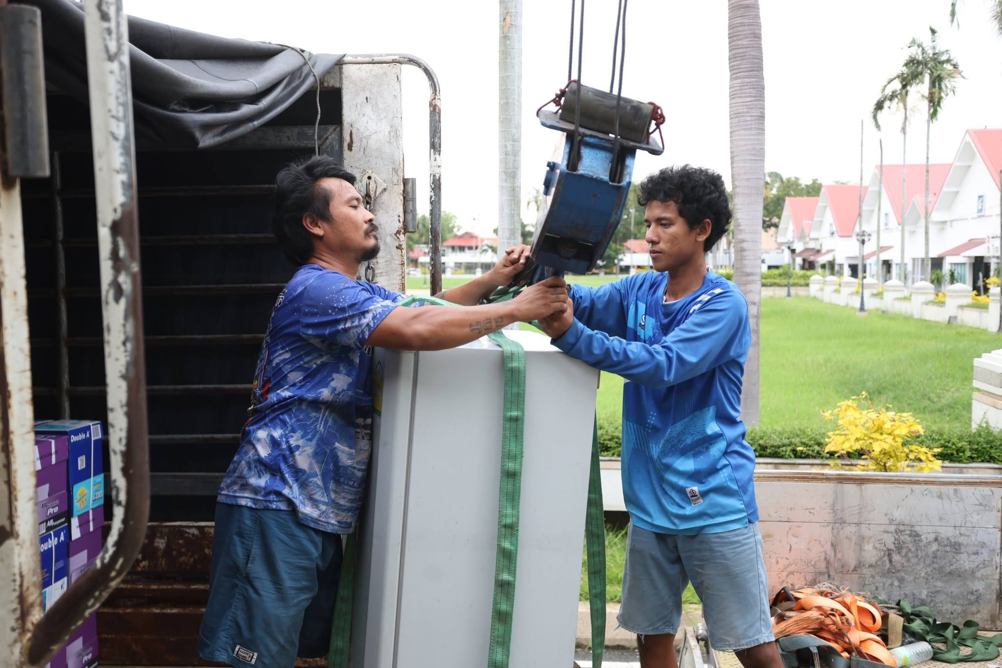 title - สพท. ระดมขนย้ายครุภัณฑ์ล็อตใหญ่ 4 คันรถ มุ่งหน้า ศพส. บางไทร พร้อมเปิดปฏิบัติงานสำนักงานชั่วคราว