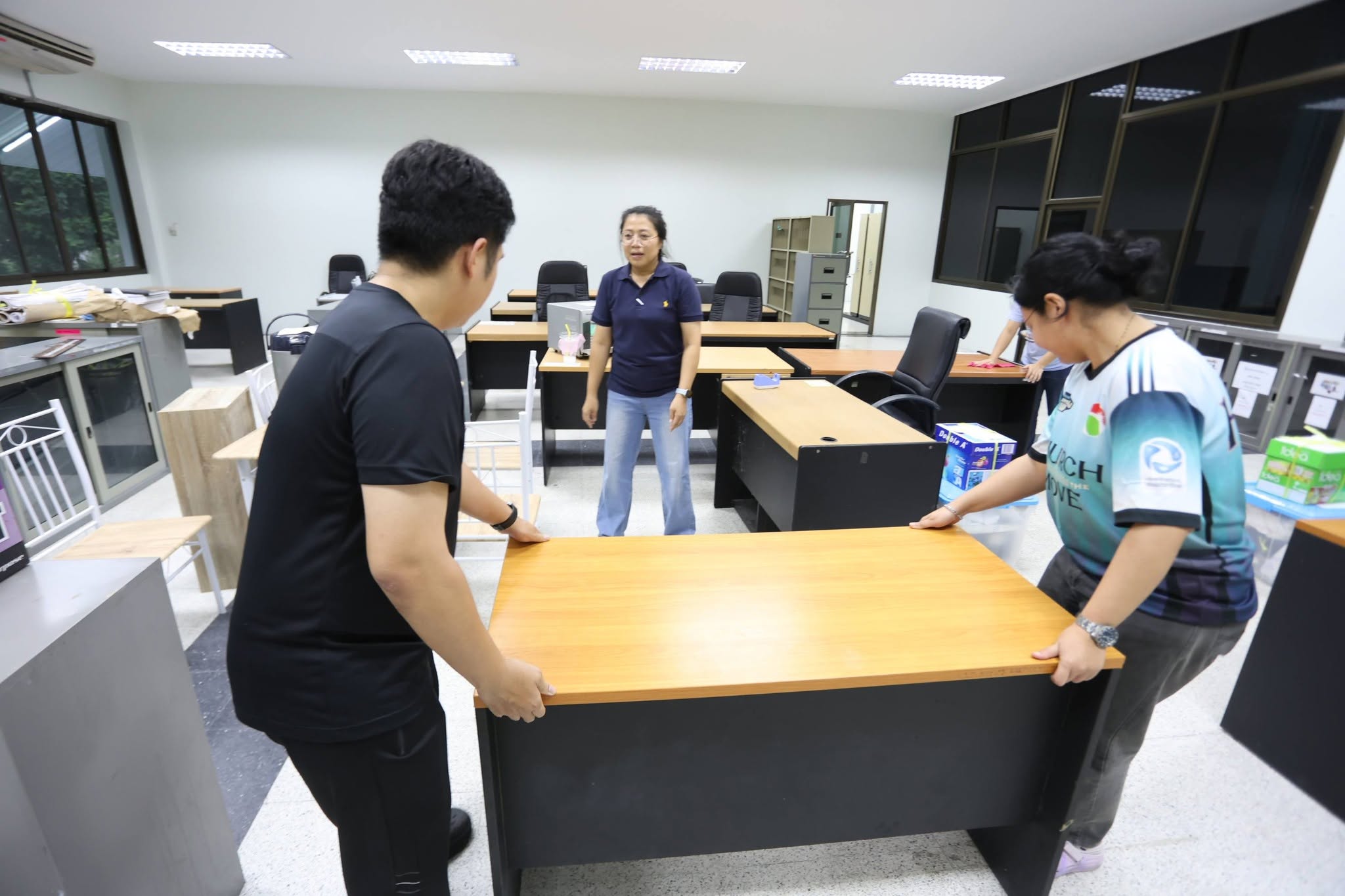 title - สพท. ระดมขนย้ายครุภัณฑ์ล็อตใหญ่ 4 คันรถ มุ่งหน้า ศพส. บางไทร พร้อมเปิดปฏิบัติงานสำนักงานชั่วคราว