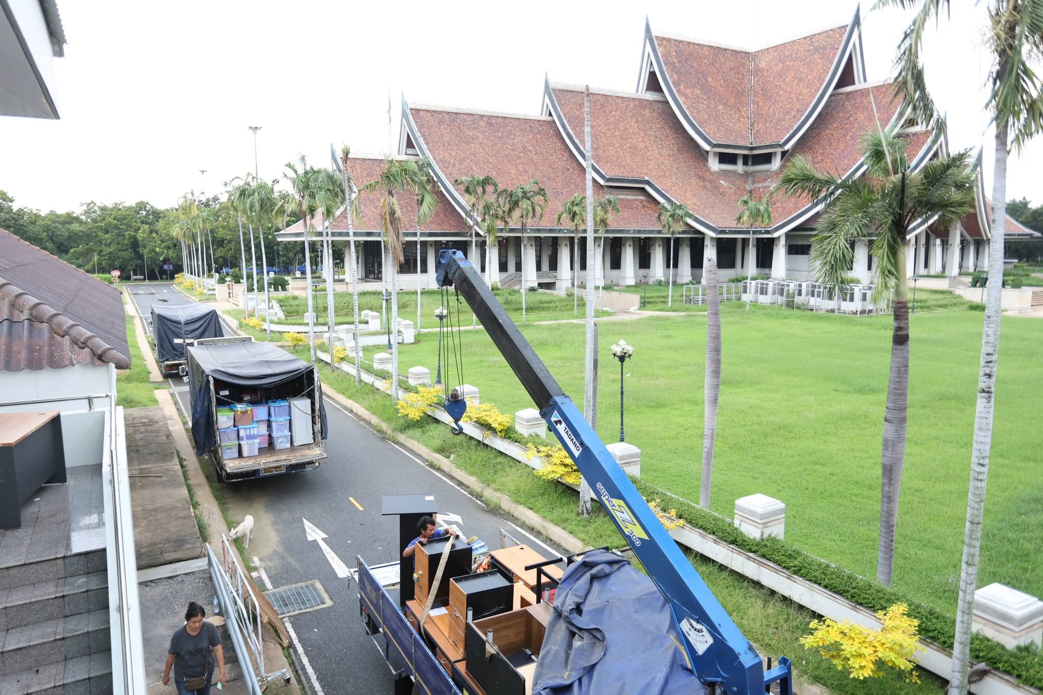 title - สพท. ระดมขนย้ายครุภัณฑ์ล็อตใหญ่ 4 คันรถ มุ่งหน้า ศพส. บางไทร พร้อมเปิดปฏิบัติงานสำนักงานชั่วคราว