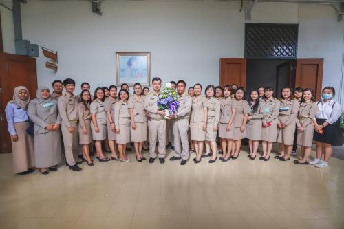 นายวิวรรธน์  สงประเสริฐ ผอ. สพท. พร้อมด้วย นางอาทิตยา พองพรหม ผู้เชี่ยวชาญด้านการเพิ่มประสิทธิภาพการใช้ที่ดินในเขตปฏิรูปที่ดิน และเจ้าหน้าที่ของ สพท. ร่วมแสดงความยินดี กับผู้ตรวจราชการกระทรวงเกษตรและสหกรณ์ เนื่องในโอกาสเข้ารับตำแหน่งใหม่ 