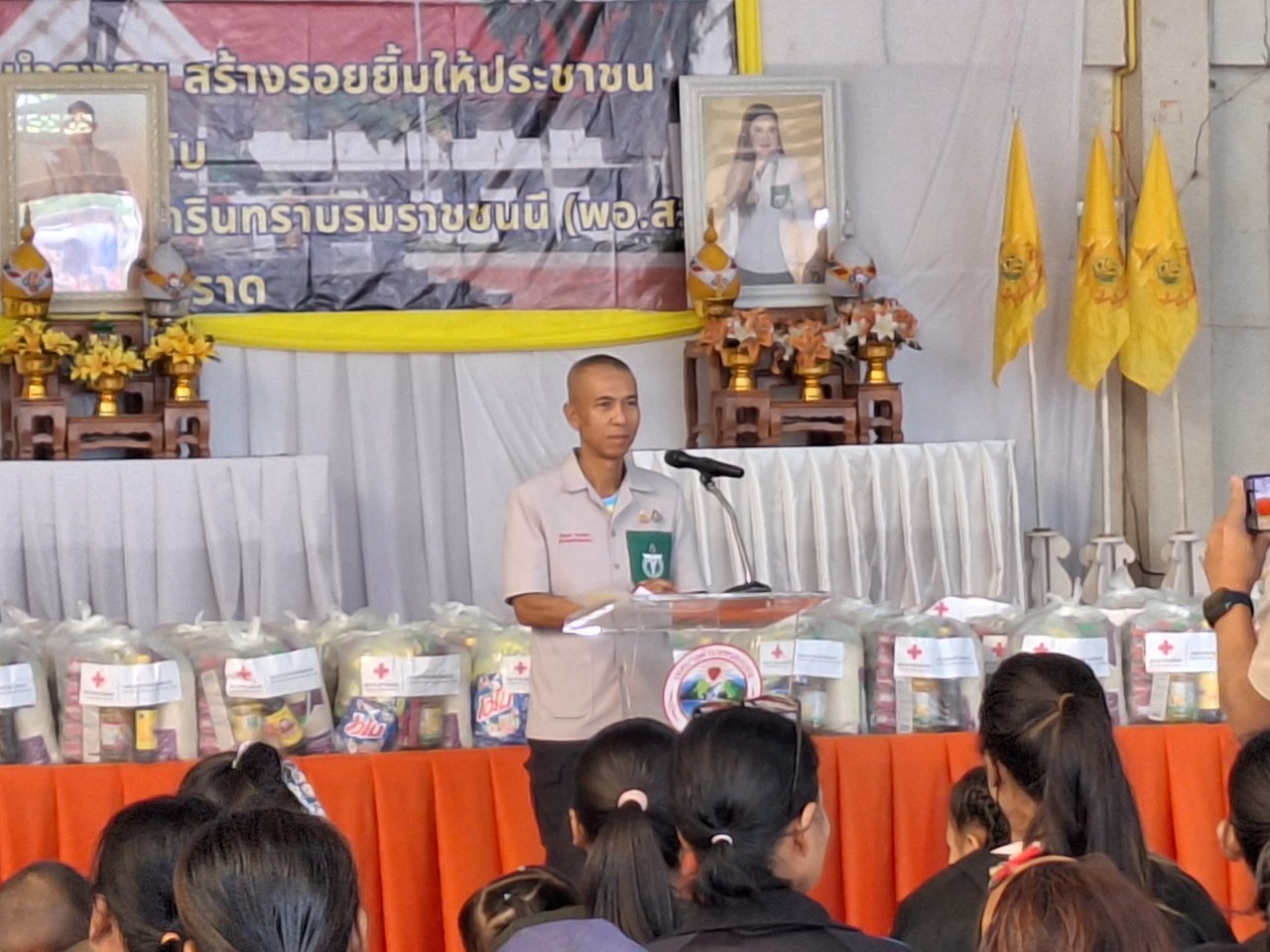 ส.ป.ก.ตราด ออกศูนย์บริการประชาชนเคลื่อนที่ (Mobile Unit) ร่วมกับโครงการบำบัดทุกข์ บำรุงสุขฯ ร่วมกับหน่วยแพทย์เคลื่อนที่ พอ.สว. ให้บริการประชาชนในพื้นที่ตำบลหนองบอน อำเภอบ่อไร่ จังหวัดตราด (ข่าวแชร์)