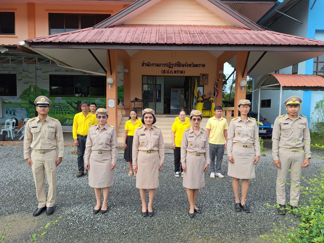 ส.ป.ก.ตราด ร่วมกิจกรรมเนื่องในวันพระราชทานธงชาติไทย 28 กันยายน (Thai National Flag Day) ประจำปี 2567 (ข่าวแชร์)