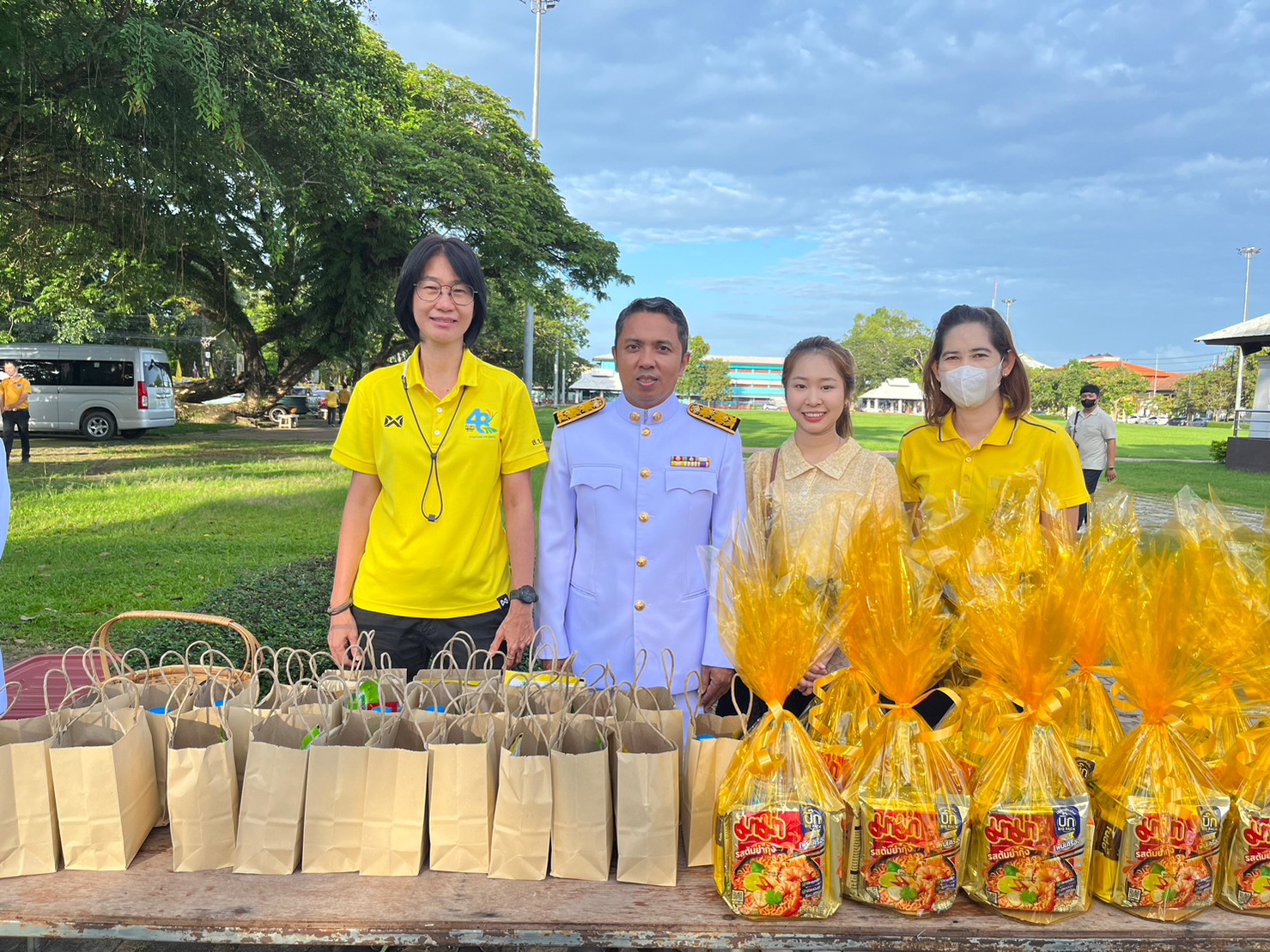 ส.ป.ก.ตราด เข้าร่วมกิจกรรมเฉลิมพระเกียรติพระบาทสมเด็จพระเจ้าอยู่หัว เนื่องในวันเฉลิมพระชนมพรรษา 28 กรกฎาคม 2566   และวันอาสาฬหบูชา