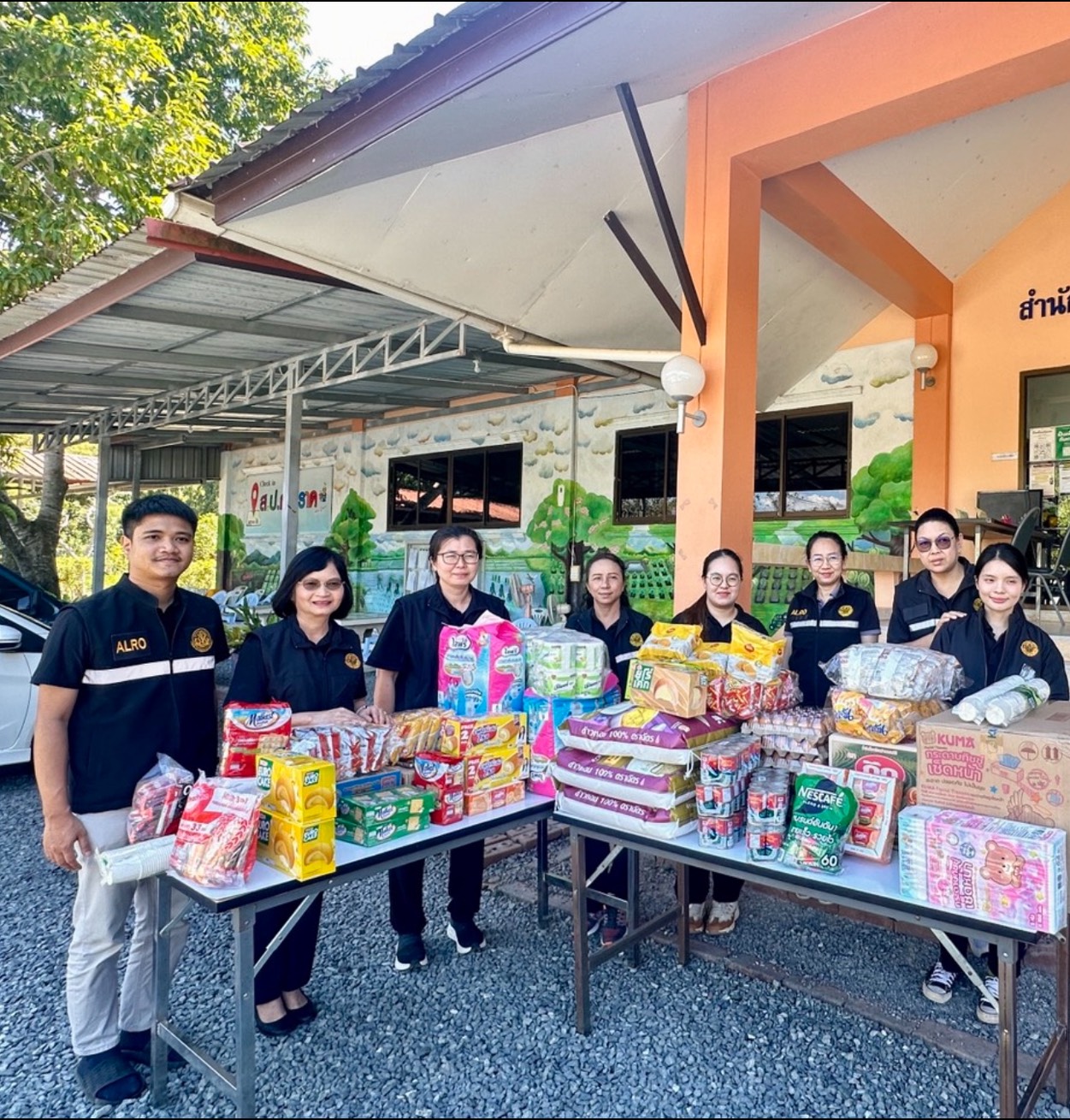 title - ส.ป.ก.ตราด นำ  เครื่องอุปโภคบริโภคช่วยเหลือเกษตรกรในเขตปฏิรูปที่ดินที่ได้รับผลกระทบจากสถานการณ์ความไม่สงบชายแดนไทย–กัมพูชา 