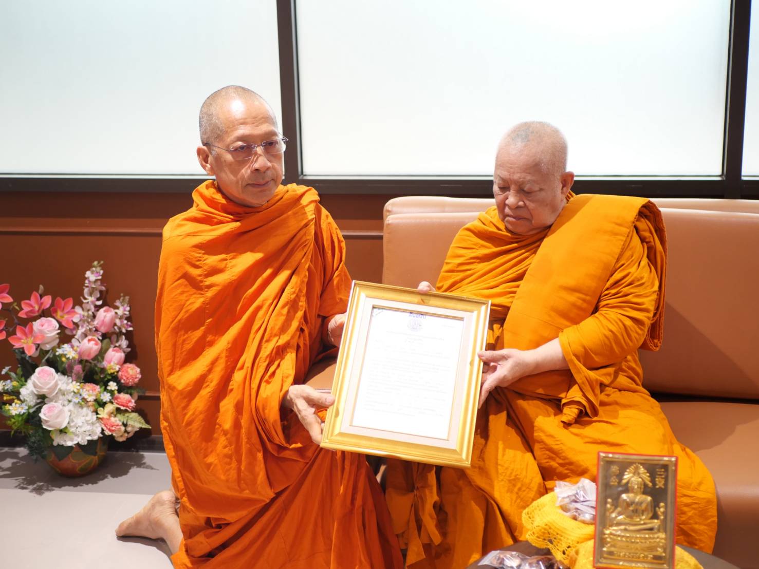 title - ส.ป.ก.ตรัง ร่วมถวายหนังสืออนุญาตใช้ที่ดินเพื่อสร้างวัดหน้าเขาวิสุทธิมรรค และวัดขิปปะปัญโญ