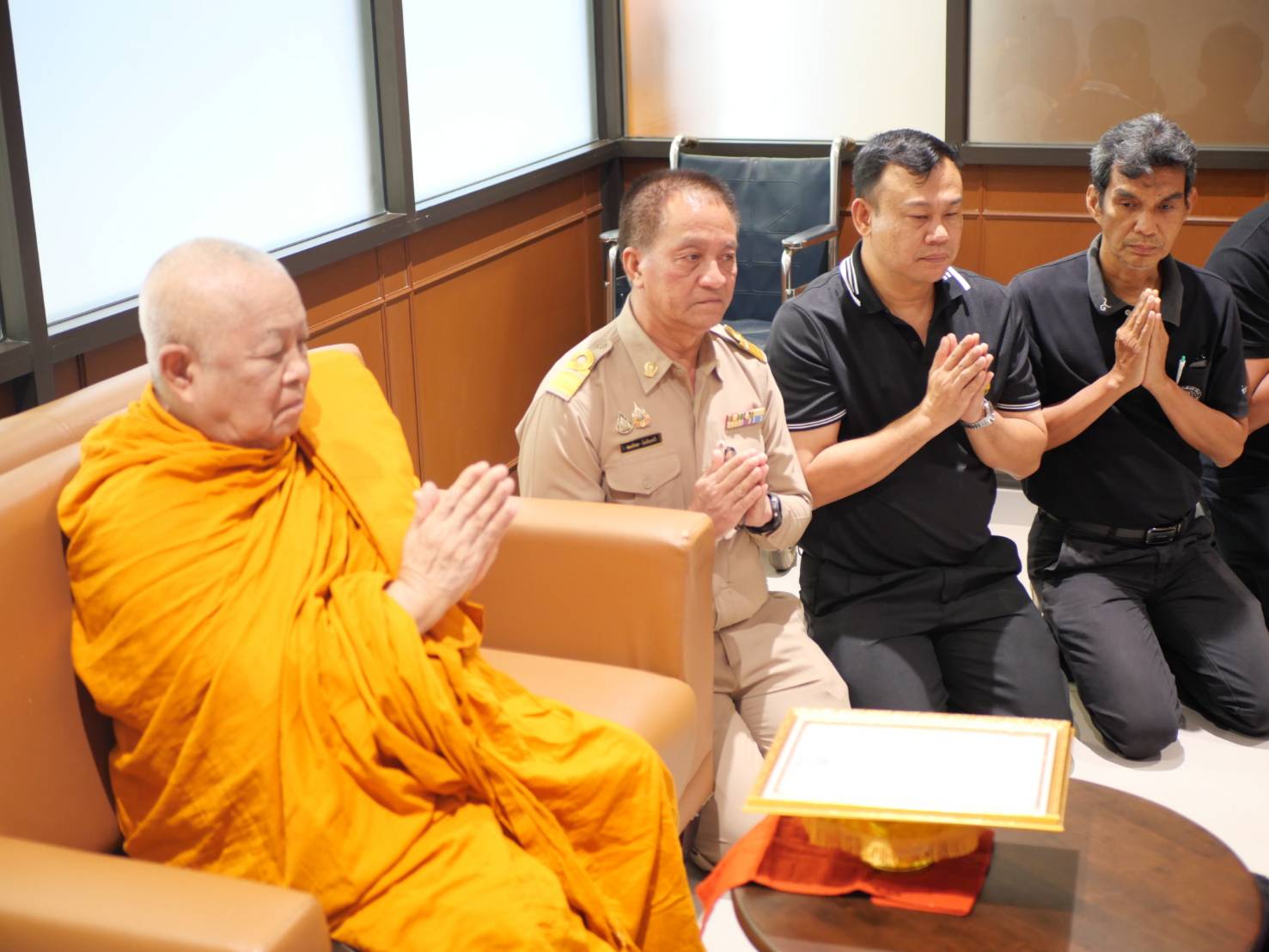 title - ส.ป.ก.ตรัง ร่วมถวายหนังสืออนุญาตใช้ที่ดินเพื่อสร้างวัดหน้าเขาวิสุทธิมรรค และวัดขิปปะปัญโญ