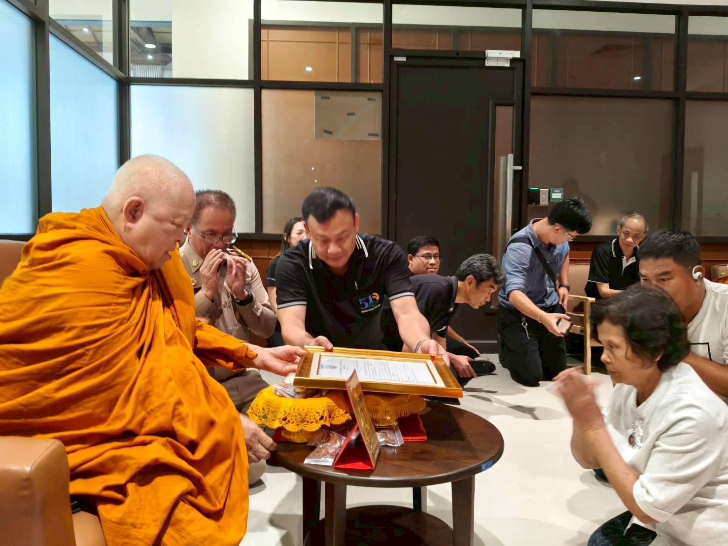 title - ส.ป.ก.ตรัง ร่วมถวายหนังสืออนุญาตใช้ที่ดินเพื่อสร้างวัดหน้าเขาวิสุทธิมรรค และวัดขิปปะปัญโญ