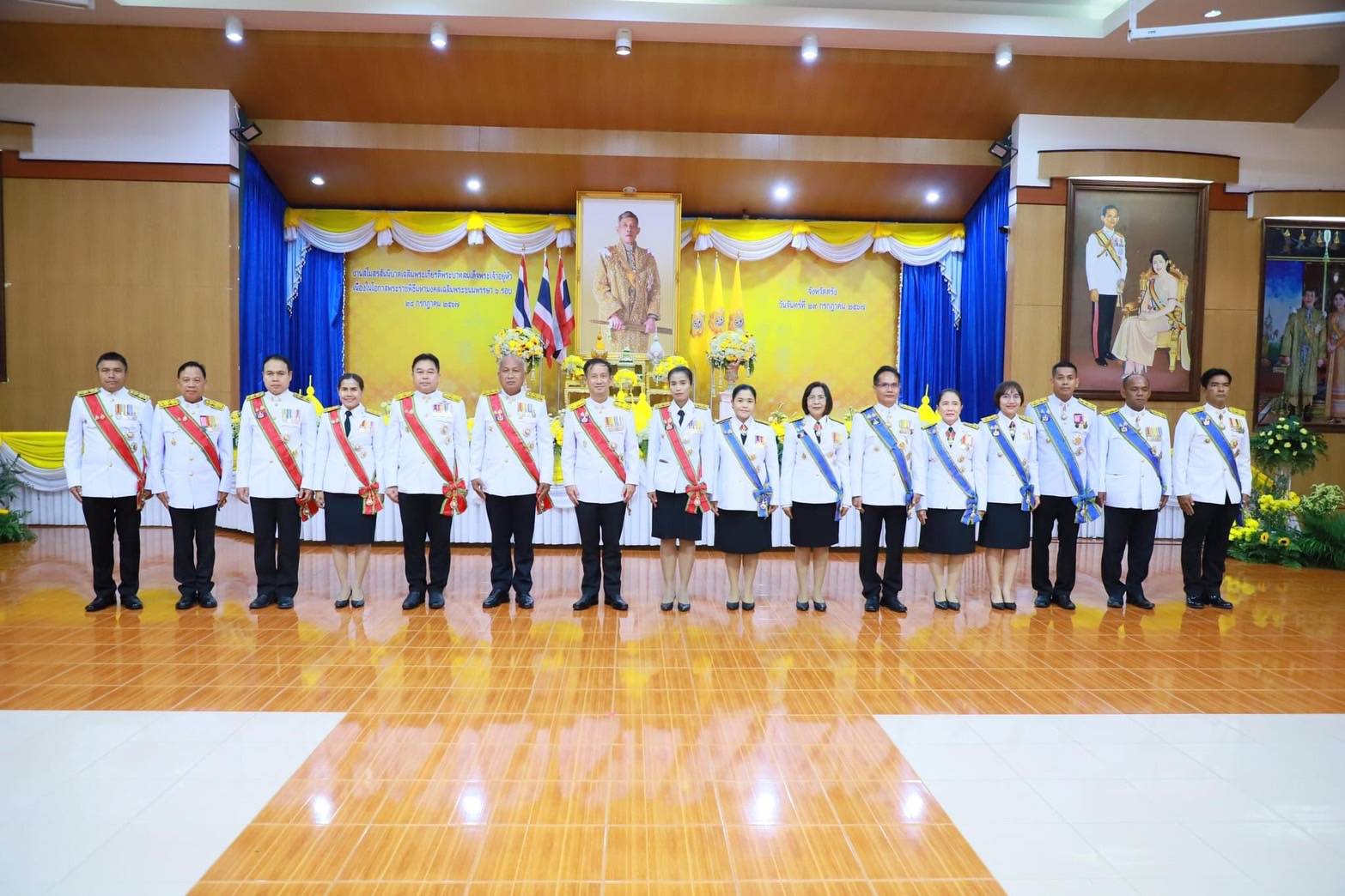 นางปาริชาต รัตนมนตรี ปฏิรูปที่ดินจังหวัดตรัง ร่วมพิธีในงานสโมสรสันนิบาตเฉลิมพระเกียรติพระบาทสมเด็จพระเจ้าอยู่หัว เนื่องในโอกาสพระราชพิธีมหามงคลเฉลิมพระชนมพรรษา 6 รอบ 28 กรกฎาคม 2567