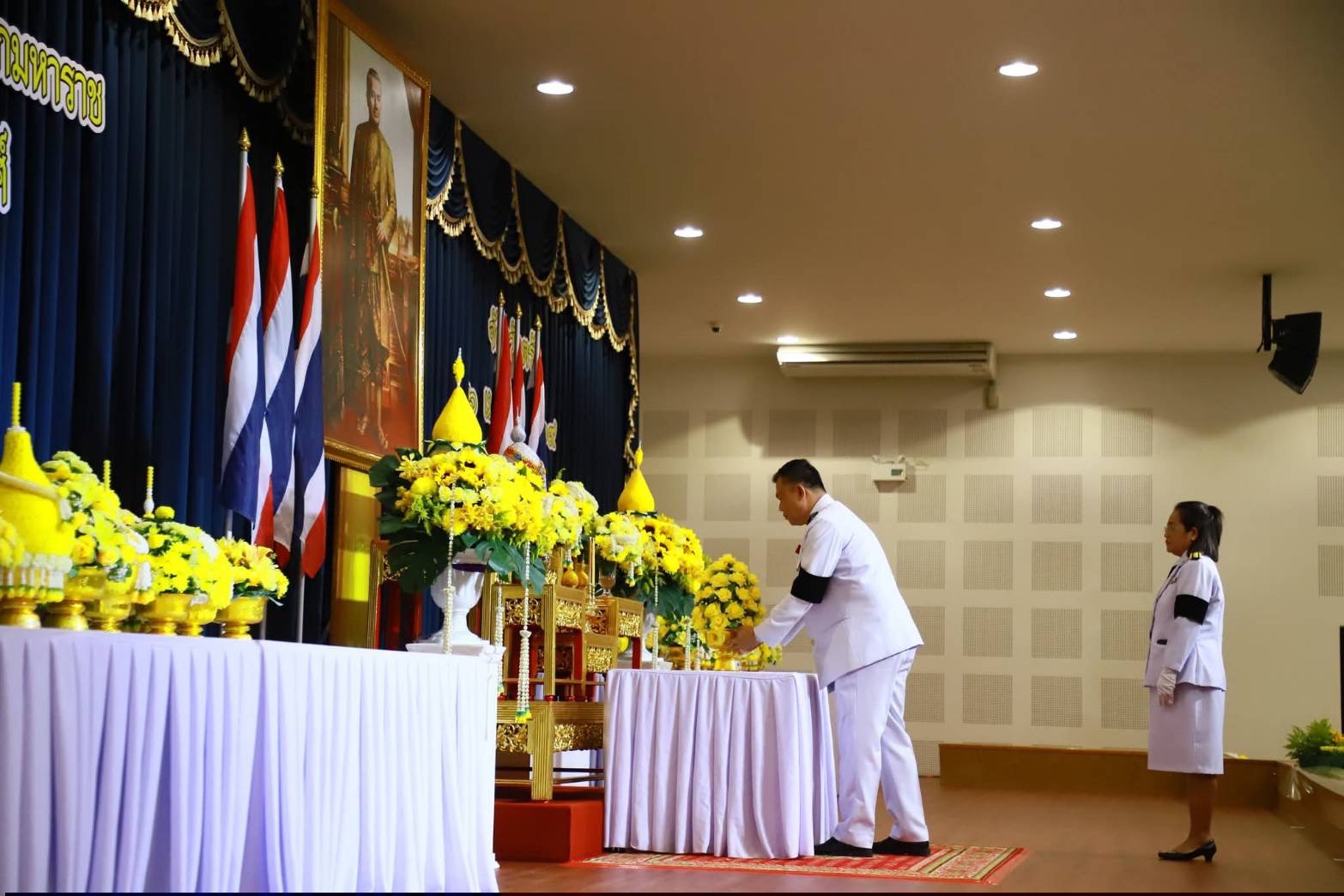 ส.ป.ก.ตรัง ร่วมประกอบพิธีถวายเครื่องราชสักการะเนื่องในวันพระบาทสมเด็จพระพุทธยอดฟ้าจุฬาโลกมหาราช และวันที่ระลึกมหาจักรีบรมราชวงศ์ ๖ เมษายน ๒๕๖๙