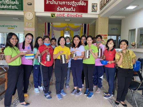  สำนักงานการปฏิรูปที่ดินจังหวัดตรัง ร่วมกันจัดกิจกรรมหิ้วปิ่นโตมารับประทานอาหารพร้อมกันในสำนักงาน 