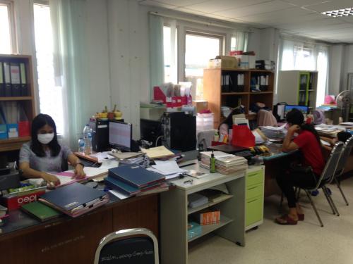 สำนักงานการปฏิรูปที่ดินจังหวัดตรัง ร่วมรณรงค์ เชิญชวนเจ้าหน้าที่ ส.ป.ก. และพี่น้องประชาชนผู้เข้ารับบริการทุกท่าน ร่วมใจปฏิบัติตามมาตรการป้องกันการแพร่กระจายเชื้อ Covid-19เพื่อป้องกันโรคติดต่อเชื้อไวรัส โคโรนา (Covid-19)