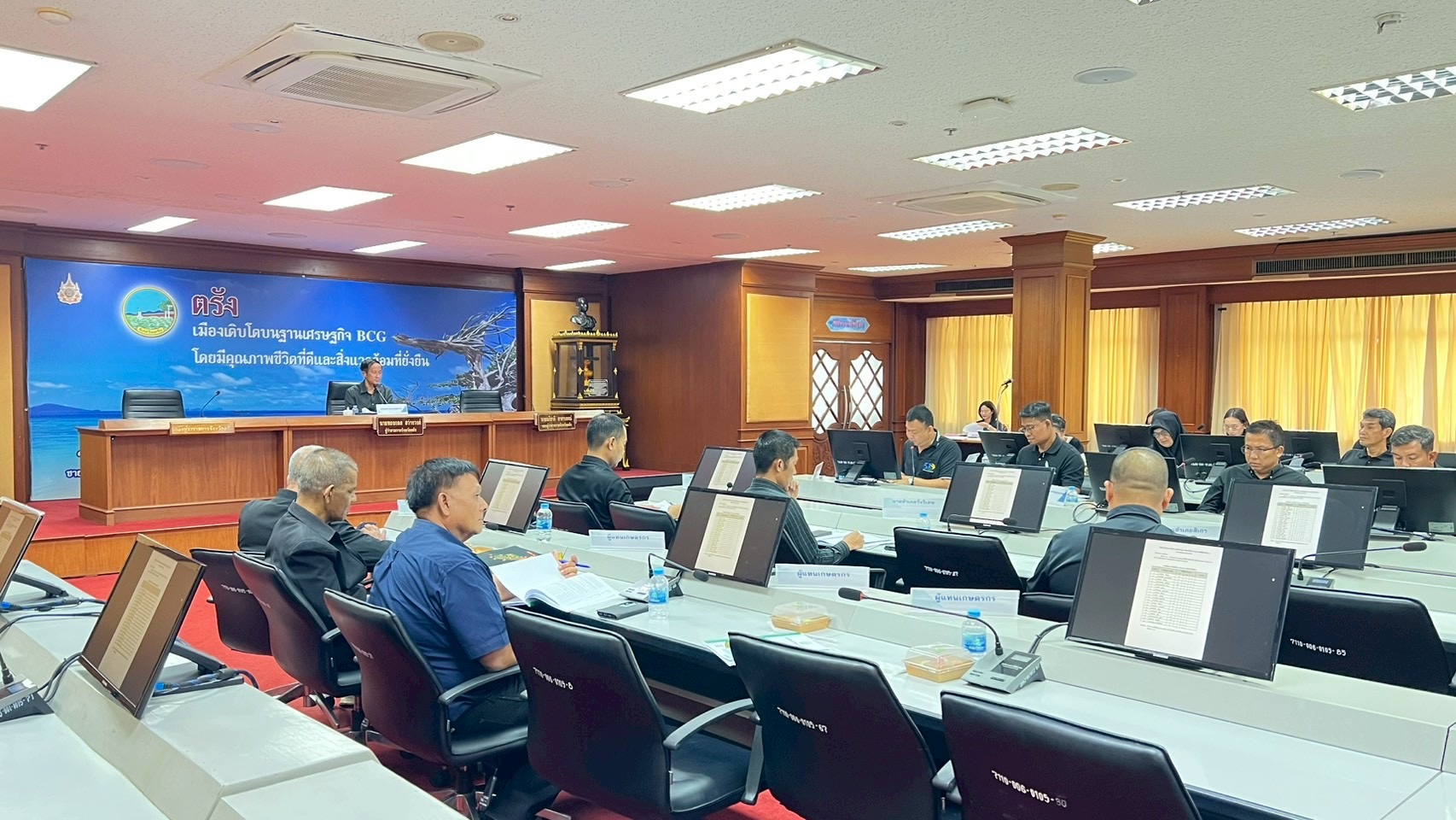 title - ส.ป.ก.ตรังจัดประชุมคณะกรรมการปฏิรูปที่ดินจังหวัดตรัง ครั้งที่ ๒/๒๕๖๙ ณ ห้องพระยารัษฏา ชั้น ๕ ศาลากลางจังหวัดตรัง