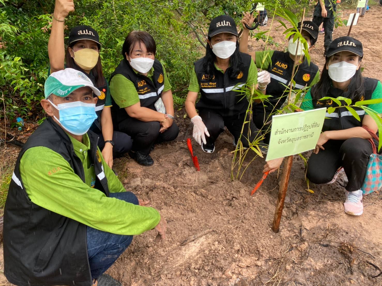 วันที่​ 19​ พฤษภาคม​2565​ เวลา​ 09.00​ น.​ ท่านปฏิรูปที่ดินจังหวัดพร้อมเจ้าหน้าที่​ส.ป.ก.อุบลราชธานีร่วมกิจกรรมวันปลูกต้นไม้ประจำปีของชาติ พ.ศ. 2565
