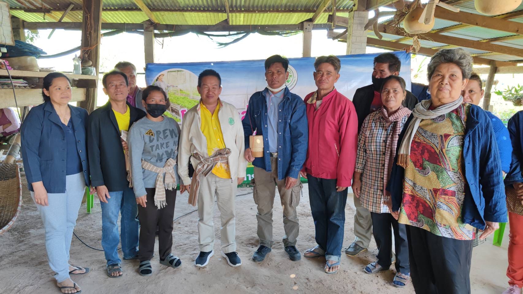 สำนักงานการปฏิรูปที่ดินจังหวัดอุบลราชธานี โดย นายอำมริต คงแก้ว ปฏิรูปที่ดินจังหวัดอุบลราชธานี มอบหมายเจ้าหน้าที่ ส.ป.ก.อุบลราชธานี นายวิระพงษ์ จันทะเสน นักวิชาการปฏิรูปที่ดินชำนาญการ ดำเนินการฝึกอบรมเกษตรกรโครงการส่งเสริมเกษตรอินทรีย์ในเขตปฏิรูปที่ดินจังหวัดอุบลราชธานี