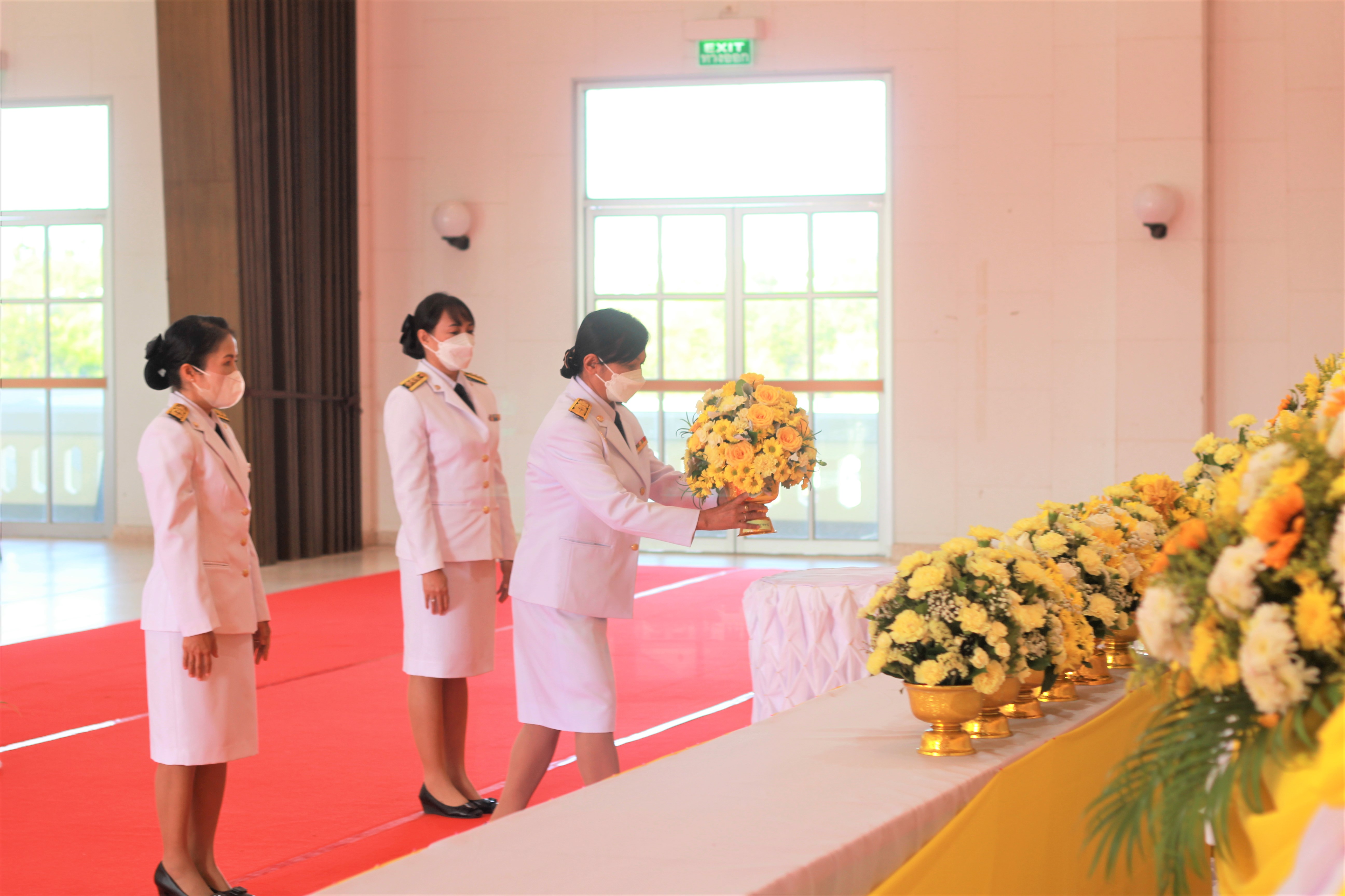วันที่ 14 พฤศจิกายน 2565 เวลา​07.30​ น. นางสาวฐิภาพรรณ​ พึ่งไพฑูรย์​ ปฏิรูปที่ดินจังหวัดอุบลราชธานี พร้อมเจ้าหน้าที่​ ร่วมพิธีวางพานพุ่มดอกไม้สดถวายราชสักการะน้อมรำลึกในพระมหากรุณาธิคุณพระบาทสมเด็จพระบรมชนกาธิเบศร​ มหาภูมิพลอดุลยเดชมหาราช​ บรมนาถบพิตร