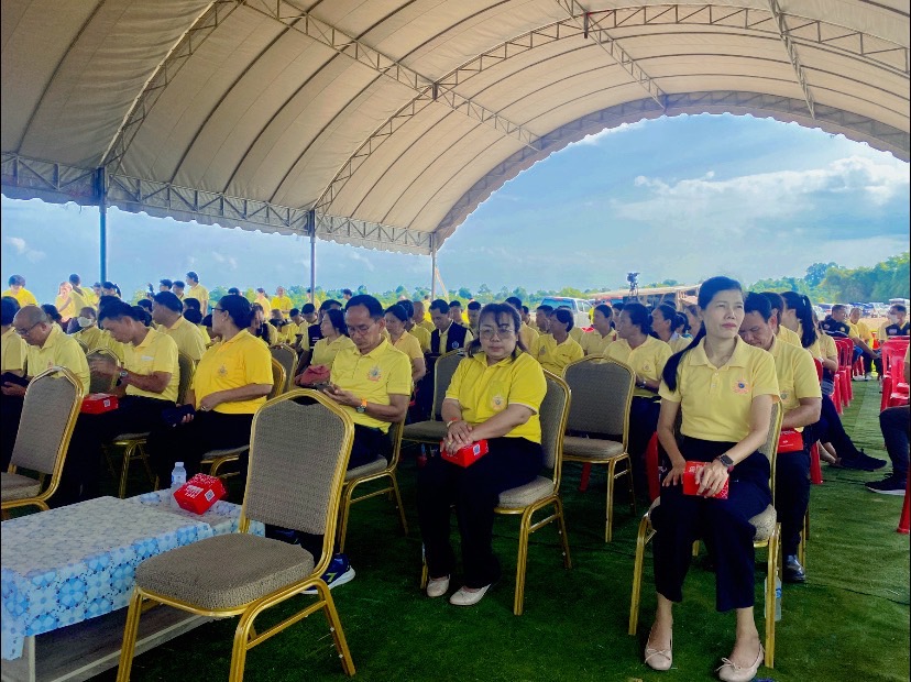 วันจันทร์ที่ 17 มิถุนายน 2567  นางสาวพยอม กุลพันธ์ นักวิชาการปฏิรูปที่ดินชำนาญการพิเศษ รักษาการแทนปฏิรูปที่ดินจังหวัดอุบลราชธานี พร้อมเจ้าหน้าที่ ส.ป.ก.อุบลราชธานี ร่วมพิธีเปิดโครงการพัฒนาสายน้ำ 72 พรรษา