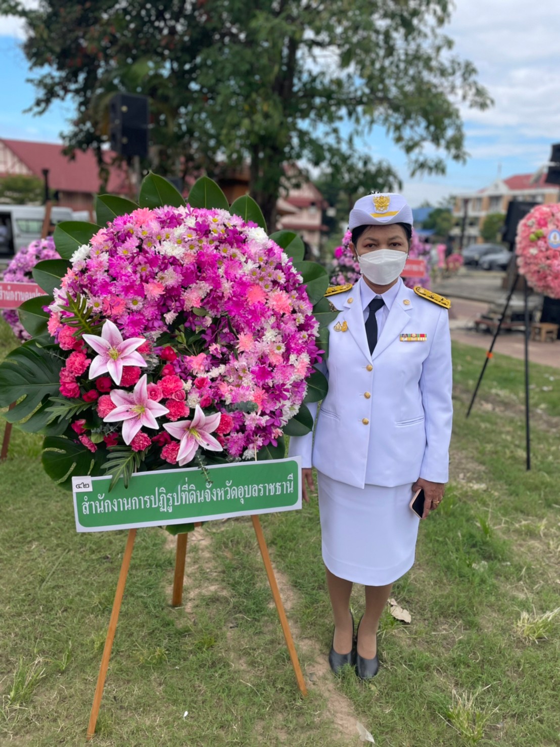 23 ต.ค. 2565​ เวลา 06.00น. สำนักงานการปฏิรูปที่ดินจังหวัดอุบลราชธานี โดยนางสาวฐิภาพรรณ พึ่งไพฑูรย์ ปฏิรูปที่ดินจังหวัดอุบลราชธานี พร้อมเจ้าหน้าที่ ส.ป.ก.อุบลราชธานี ร่วมประกอบพิธีวางพวงมาลา เนื่องในวันคล้ายวันสวรรคต พระบาทสมเด็จพระจุลจอมเกล้าเจ้าอยู่หัว