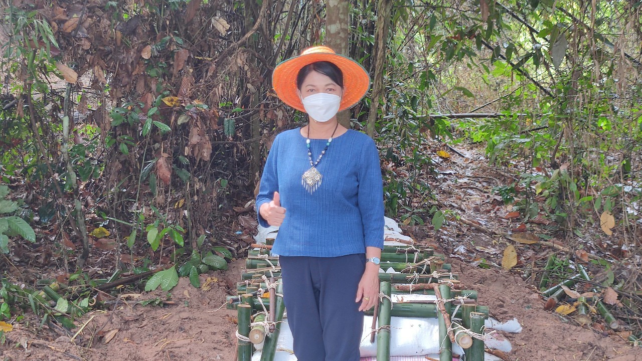 วันพุธที่ 23 พฤศจิกายน 2565 เวลา 10.30 น. นางสาวฐิภาพรรณ​ พึ่งไพฑูรย์​  ปฏิรูปที่ดินจังหวัดอุบลราชธานี ลงพื้นที่ร่วมกับเจ้าหน้าที่จากสำนักพัฒนาพื้นที่ปฏิรูปที่ดิน ติดตามโครงการฝายชะลอน้ำแบบชั่วคราว
