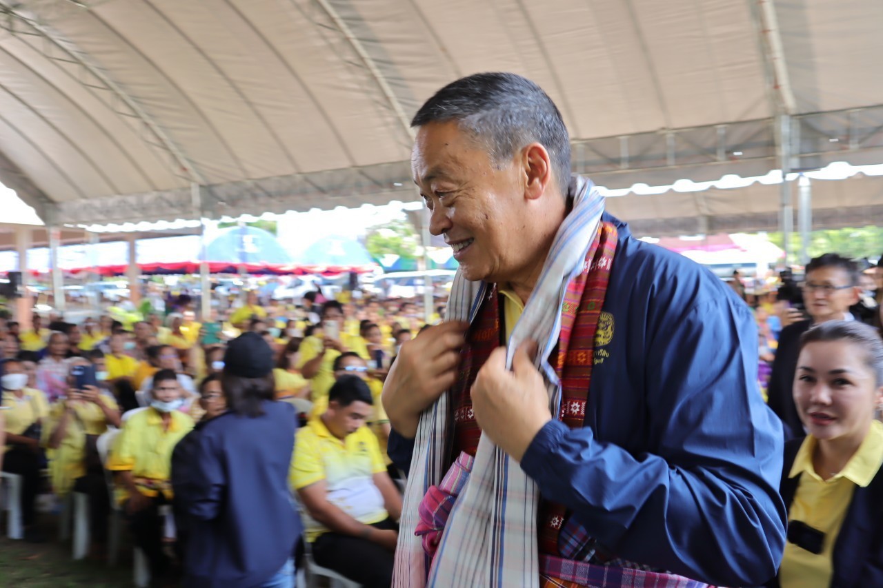 วันที่ 29 มิถุนายน 2567 สำนักงานการปฏิรูปที่ดินจังหวัดอุบลราชธานี โดยนายวัฒนา มังธิสาร รองเลขาธิการ ส.ป.ก. นางสาวฐิภาพรรณ พึ่งไพฑูรย์ ผู้ตรวจราชการ ส.ป.ก. และนางสาวพยอม กุลพันธ์ นักวิชาการปฏิรูปที่ดินชำนาญการพิเศษ รักษาราชการแทนปฏิรูปที่ดินจังหวัดอุบลราชธานี พร้อมด้วยเจ้าหน้าที่ ส.ป.ก.อุบลราชธานี เข้าร่วมต้อนรับและติดตาม นายเศรษฐา ทวีสิน นายกรัฐมนตรี และร้อยเอกธรรมนัส พรหมเผ่า รัฐมนตรีว่าการกระทรวงเกษตรและสหกรณ์ หัวหน้าส่วนราชการ ฯ