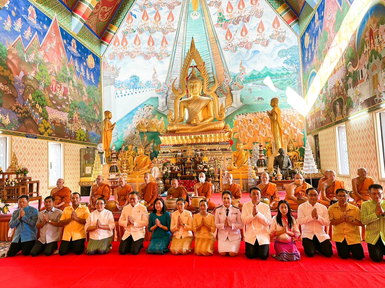 วันที่ 5 เมษายน 2566 เวลา 07.00 น. นายอำริต คงแก้ว ปฏิรูปที่ดินจังหวัดอุบลราชธานี พร้อมเจ้าหน้าที่ กลุ่มการเงินบัญชีและจัดเก็บผลประโยชน์ เข้าร่วมกิจกรรมโครงการผู้ว่าฯ พาเข้าวัด แต่งผ้าไทยใส่บาตร ทุกวันธรรมสวนะ ประจำปีงบประมาณ พ.ศ.2566