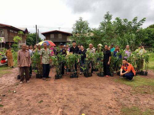 สำนักงานการปฏิรูปที่จังหวัดอุดรธานี จัดทำโครงการไม้เศรษฐกิจ ประจำปี 2560 ได้ส่งมอบกิ่งพันธุ์ไม้ให้กับเกษตรกรในเขตปฏิรูปที่ดิน ที่เข้าร่วมโครงการ 