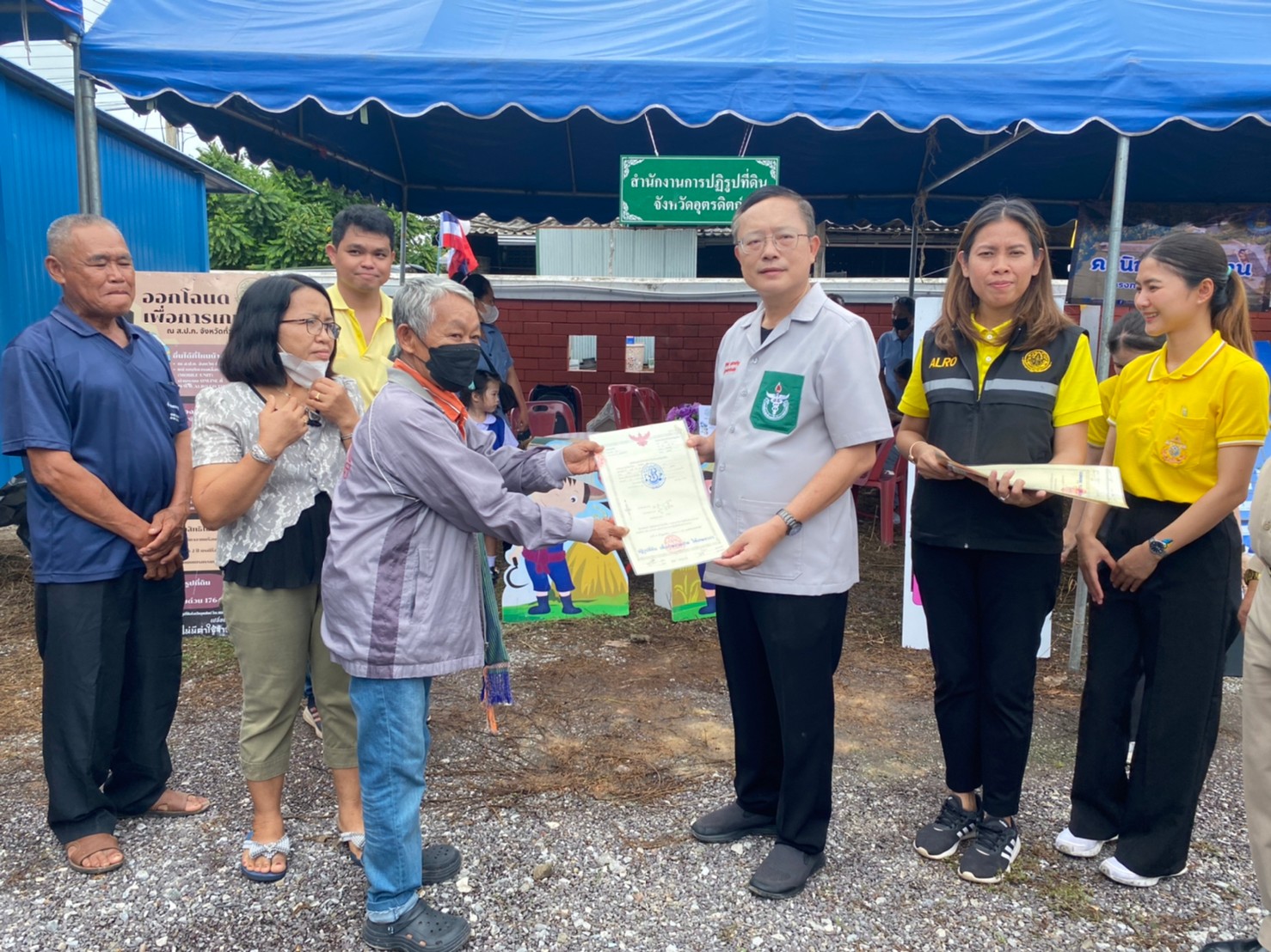 ส.ป.ก.อุตรดิตถ์ ร่วมออกให้บริการโครงการหน่วยบำบัดทุกข์ บำรุงสุข สร้างรอยยิ้มให้ประชาชนจังหวัดอุตรดิตถ์ ประจำเดือนกรกฎาคม 2567