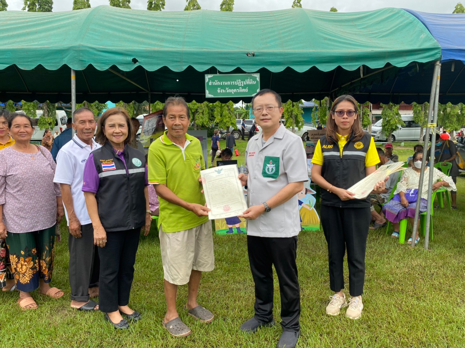 ส.ป.ก.อุตรดิตถ์ ร่วมออกให้บริการโครงการหน่วยบำบัดทุกข์ บำรุงสุข สร้างรอยยิ้มให้ประชาชนจังหวัดอุตรดิตถ์ ประจำเดือนมิถุนายน 2567