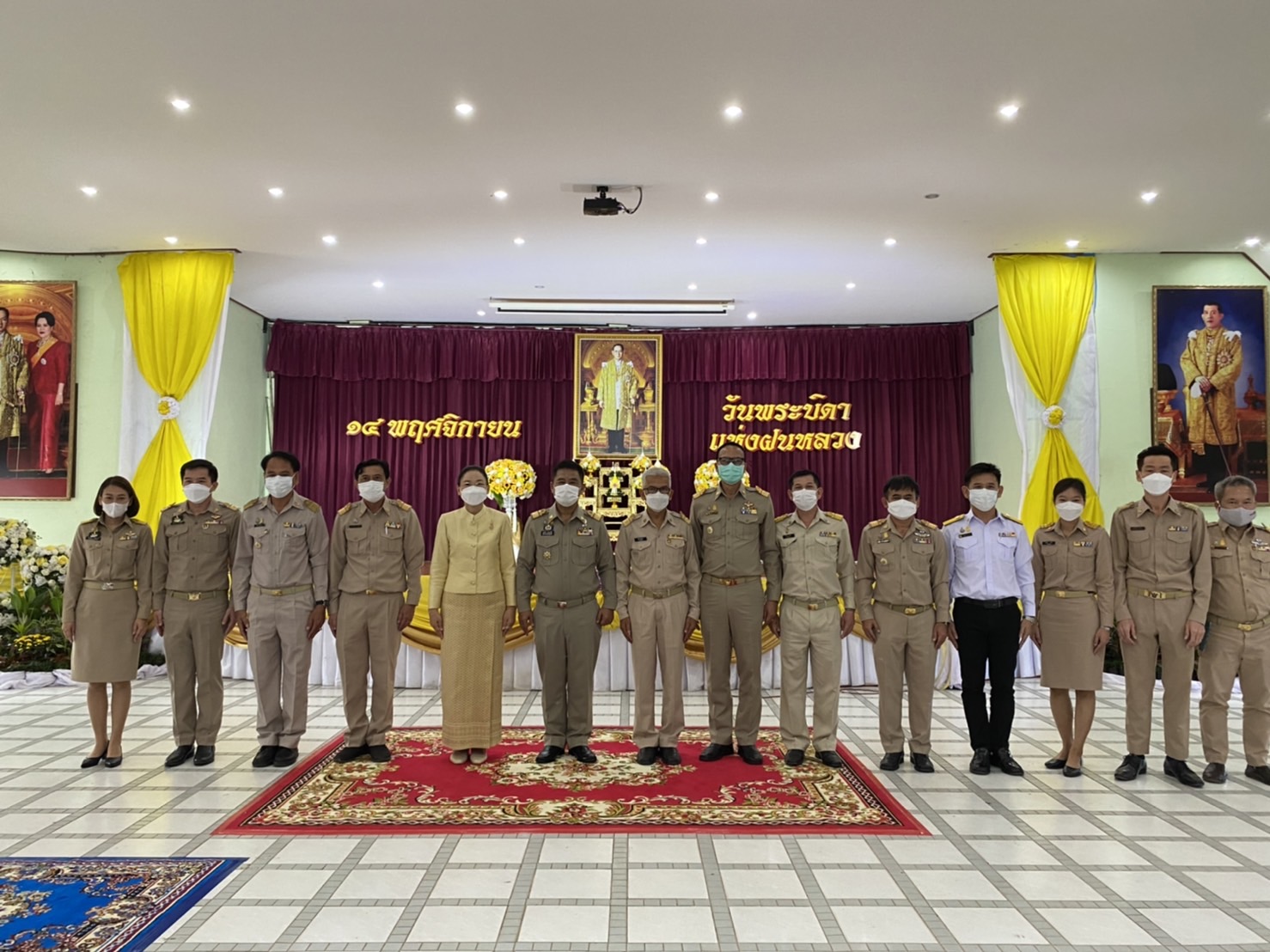 ส.ป.ก.อุตรดิตถ์ เข้าร่วมพิธีถวายพานพุ่มดอกไม้สด  เนื่องในวันพระบิดาแห่งฝนหลวง ประจำปี 2565