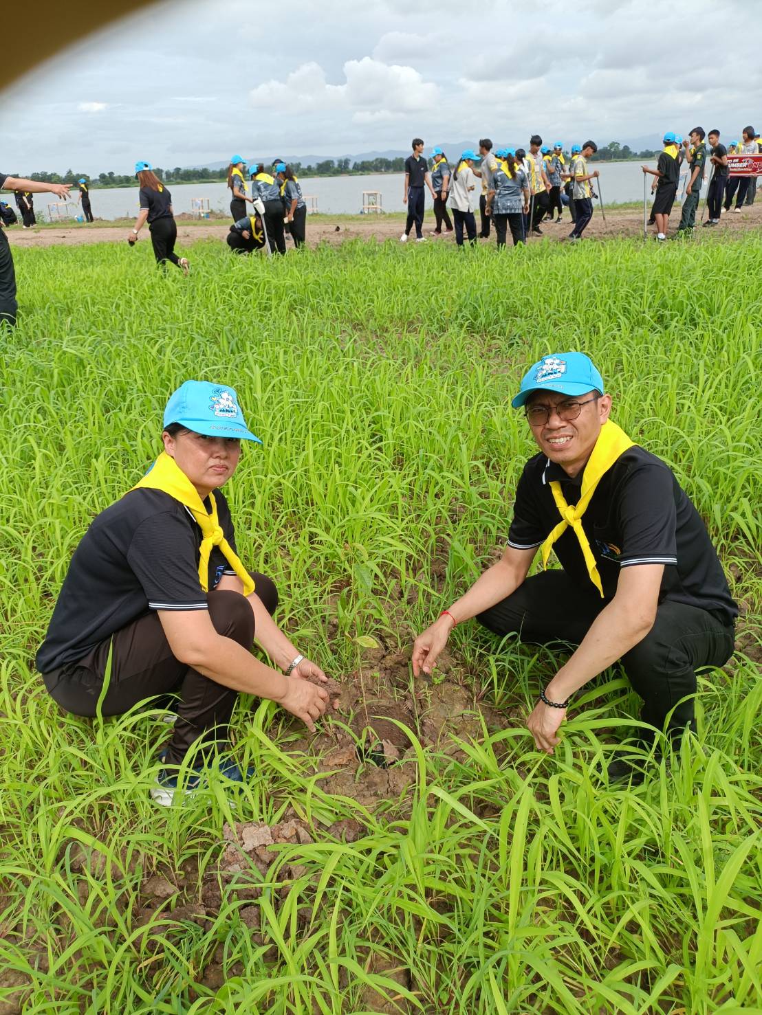 title - ส.ป.ก.อุตรดิตถ์ ร่วมกิจกรรมจิตอาสาพัฒนาปลูกต้นไม้ เนื่องในโอกาสวันคล้ายวันพระราชสมภพ สมเด็จพระนางเจ้าสิริกิติ์ พระบรมราชินี พระบรมราชชนนีพันปีหลวง และวันแม่แห่งชาติ