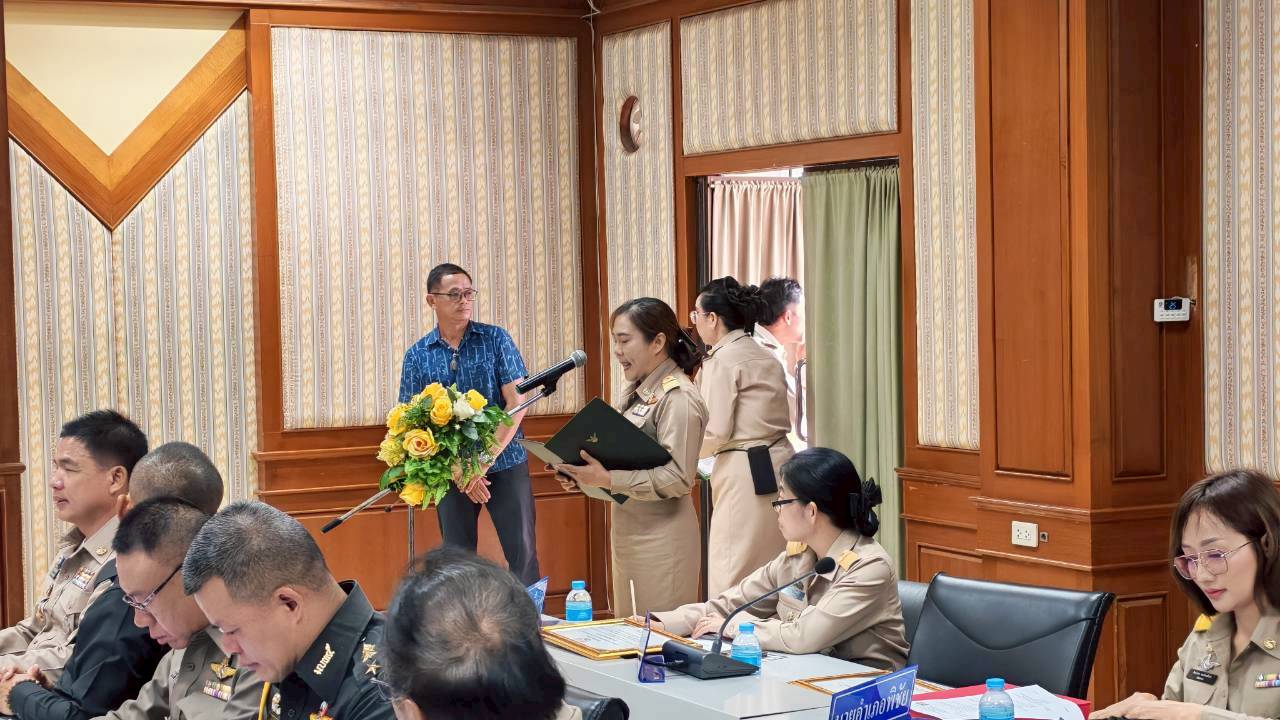 title - ส.ป.ก.อุตรดิตถ์ ร่วมประชุมคณะกรมการจังหวัดและหัวหน้าส่วนราชการ พร้อมมอบประกาศนียบัตรอาสาสมัครปฏิรูปที่ดินเพื่อเกษตรกรรม (อสปก.) ดีเด่น ระดับจังหวัด ของสำนักงานการปฏิรูปที่ดินเพื่อเกษตรกรรม ประจำปี พ.ศ. ๒๕๖๘