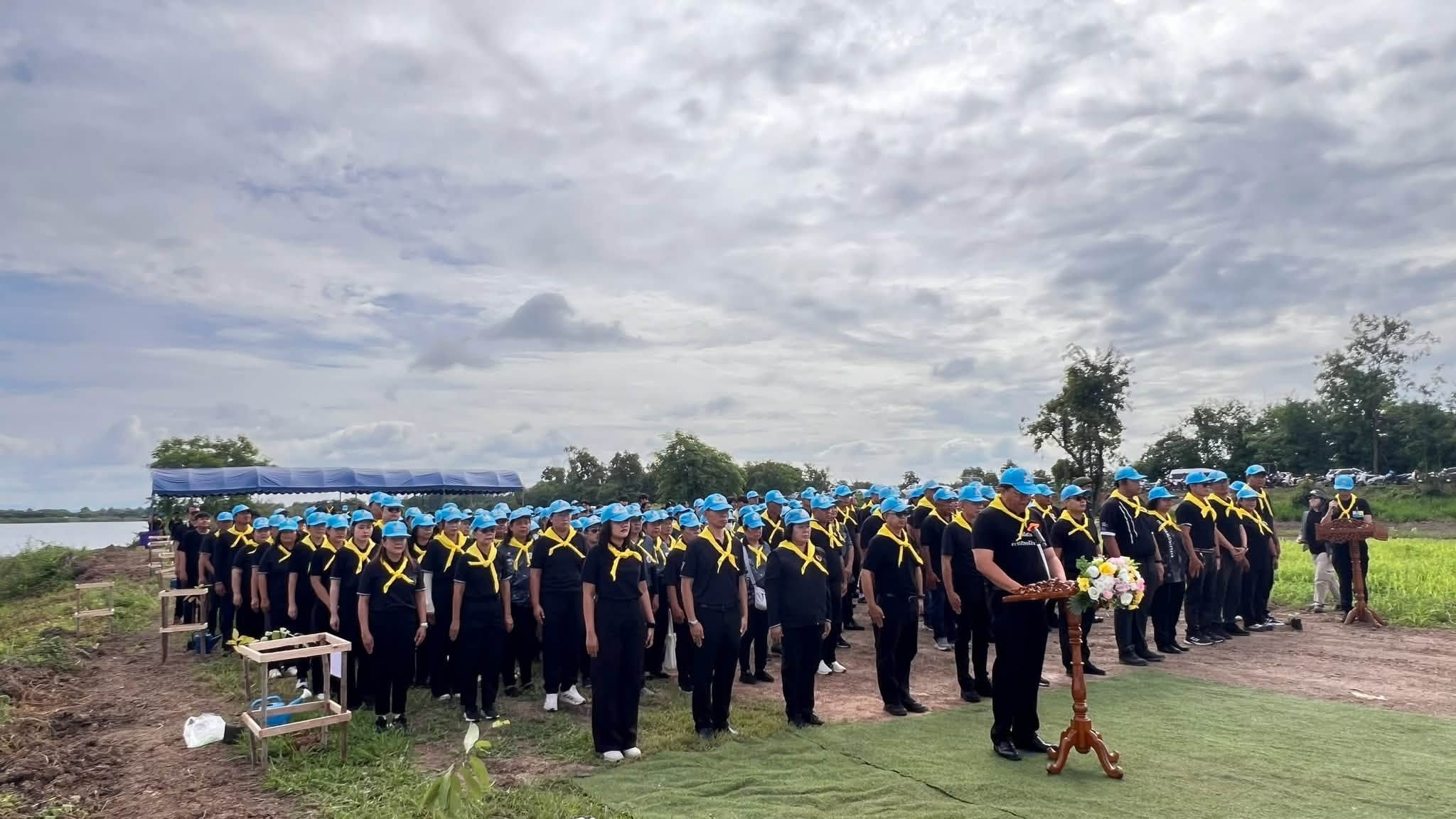 title - ส.ป.ก.อุตรดิตถ์ ร่วมกิจกรรมจิตอาสาพัฒนาปลูกต้นไม้ เนื่องในโอกาสวันคล้ายวันพระราชสมภพ สมเด็จพระนางเจ้าสิริกิติ์ พระบรมราชินี พระบรมราชชนนีพันปีหลวง และวันแม่แห่งชาติ
