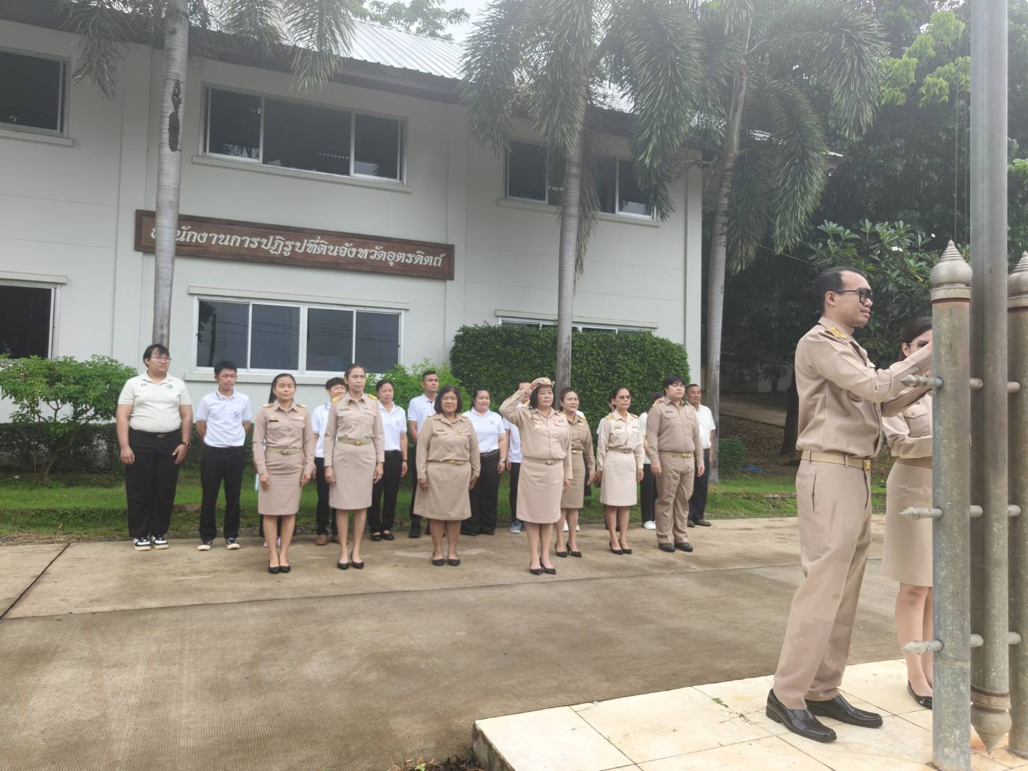 title - ส.ป.ก. อุตรดิตถ์ จัดกิจกรรมเคารพธงชาติและร้องเพลงชาติไทย เนื่องในวันพระราชทานธงชาติไทย (Thai National Flag Day) ๒๘ กันยายน ประจำปี ๒๕๖๙