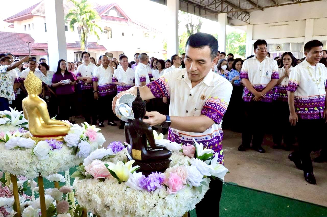 title - ส.ป.ก.อุตรดิตถ์ จัดพิธีทำบุญสำนักงาน สรงน้ำพระพุทธรูป และรดน้ำขอพรผู้อาวุโสของสำนักงาน และร่วมพิธีสรงน้ำพระ ณ จวนผู้ว่าราชการจังหวัดอุตรดิตถ์ เนื่องในเทศกาลสงกรานต์ ปี ๒๕๖๙