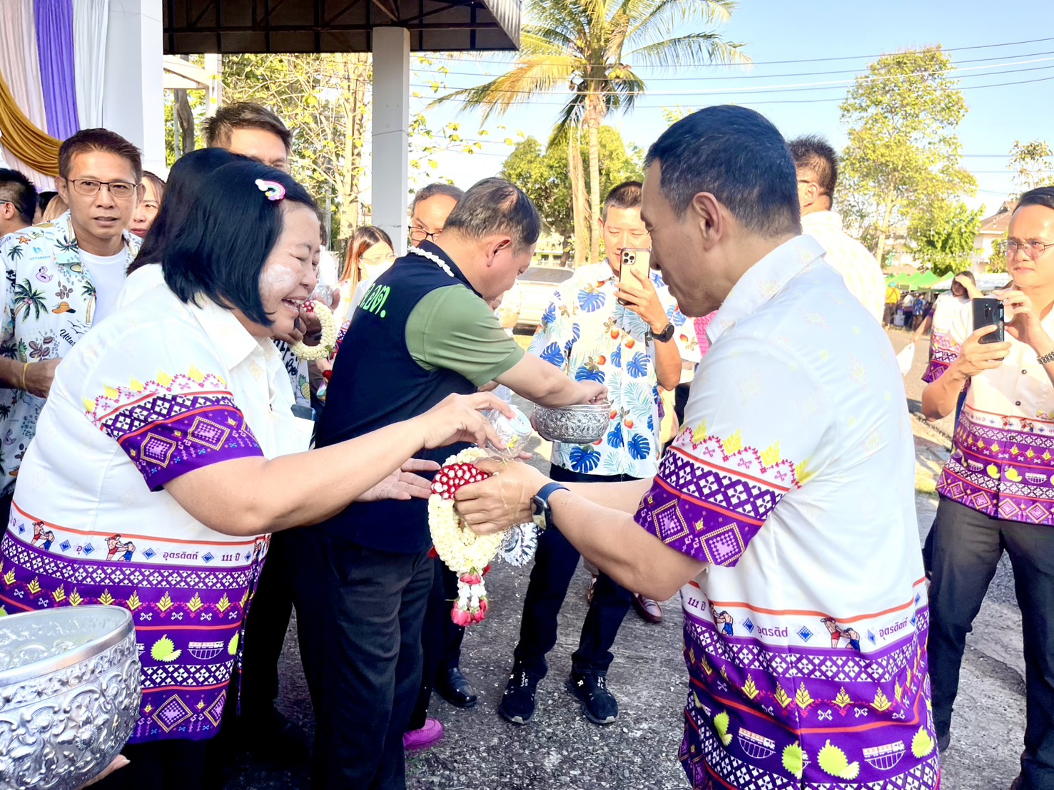 title - ส.ป.ก.อุตรดิตถ์ จัดพิธีทำบุญสำนักงาน สรงน้ำพระพุทธรูป และรดน้ำขอพรผู้อาวุโสของสำนักงาน และร่วมพิธีสรงน้ำพระ ณ จวนผู้ว่าราชการจังหวัดอุตรดิตถ์ เนื่องในเทศกาลสงกรานต์ ปี ๒๕๖๙
