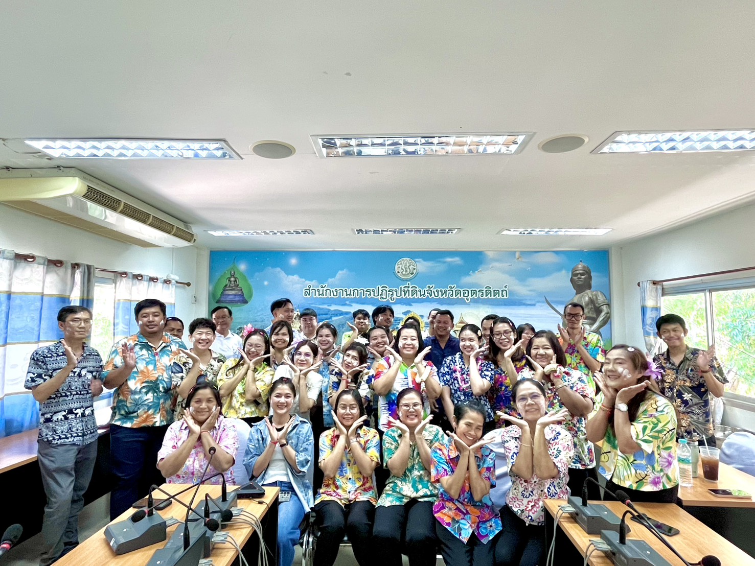 title - ส.ป.ก.อุตรดิตถ์ จัดพิธีทำบุญสำนักงาน สรงน้ำพระพุทธรูป และรดน้ำขอพรผู้อาวุโสของสำนักงาน และร่วมพิธีสรงน้ำพระ ณ จวนผู้ว่าราชการจังหวัดอุตรดิตถ์ เนื่องในเทศกาลสงกรานต์ ปี ๒๕๖๙