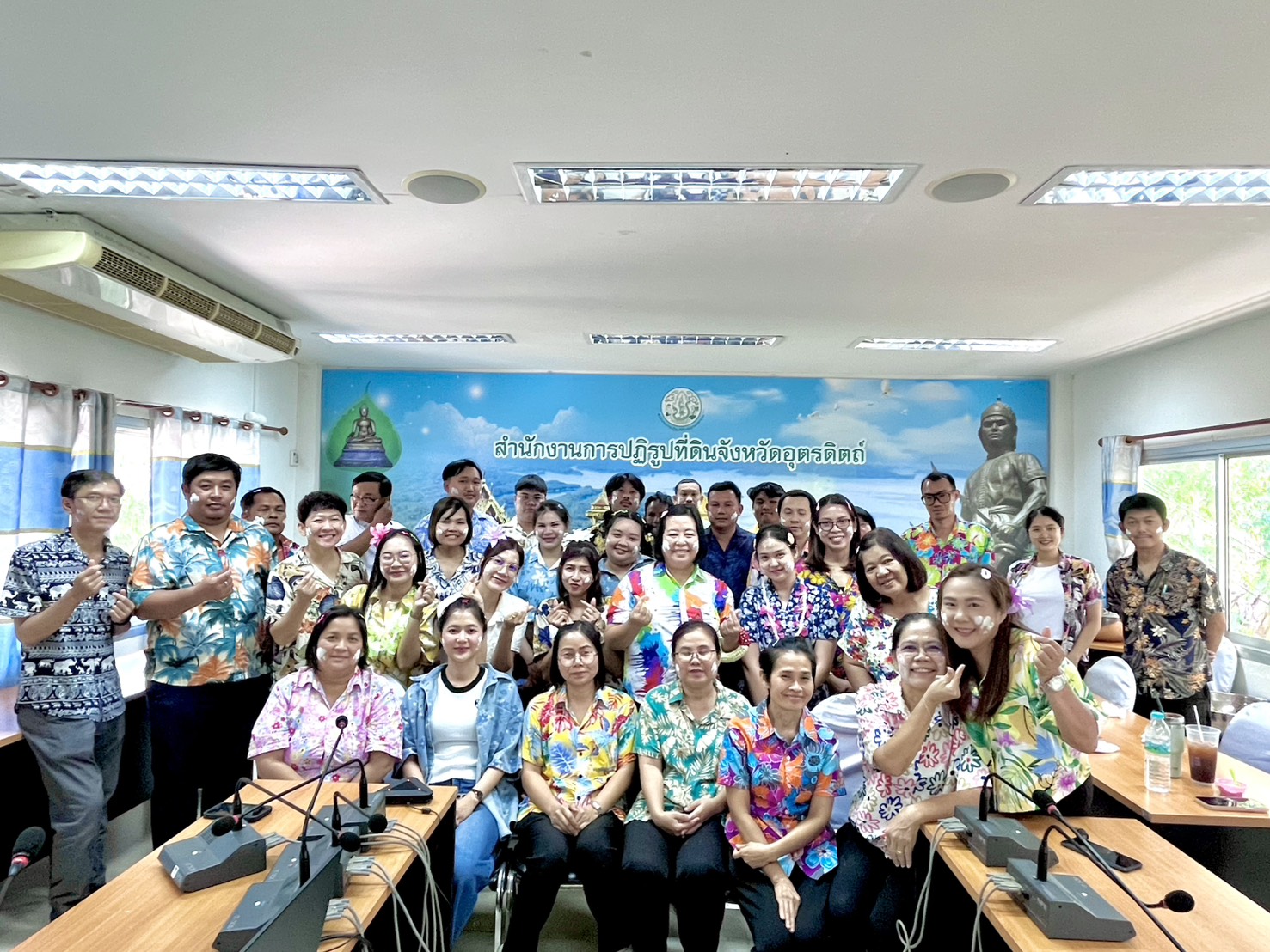 title - ส.ป.ก.อุตรดิตถ์ จัดพิธีทำบุญสำนักงาน สรงน้ำพระพุทธรูป และรดน้ำขอพรผู้อาวุโสของสำนักงาน และร่วมพิธีสรงน้ำพระ ณ จวนผู้ว่าราชการจังหวัดอุตรดิตถ์ เนื่องในเทศกาลสงกรานต์ ปี ๒๕๖๙